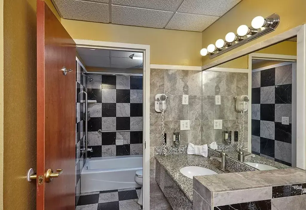 Bathroom in Ocean Inn & Suites