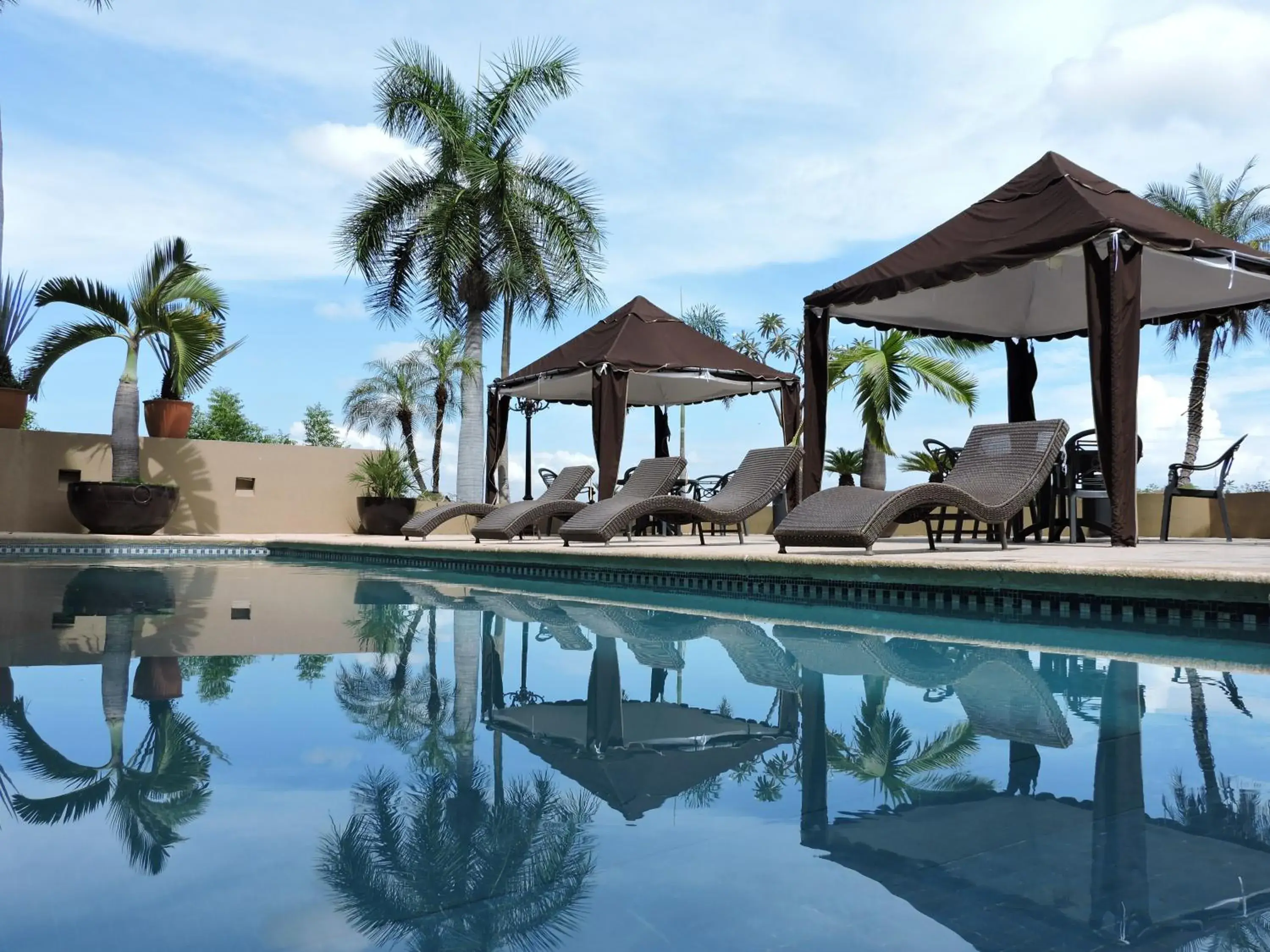 Swimming Pool in Hotel San Luis Lindavista