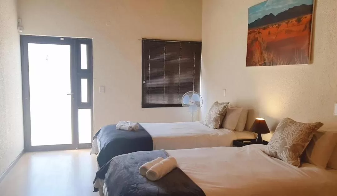 Photo of the whole room, Bed in DESERT DREAMS B&B