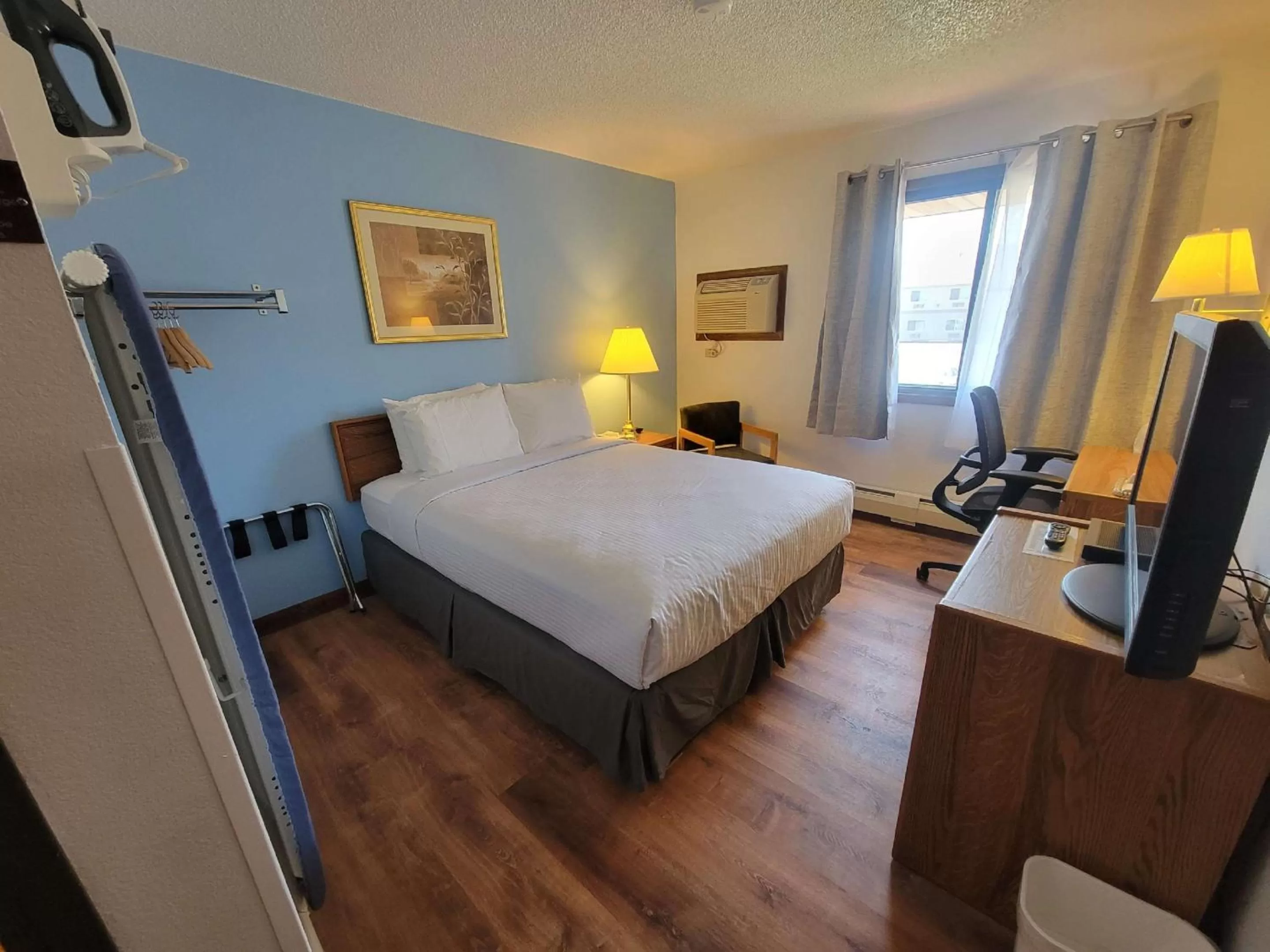 Bedroom, Bed in SureStay by Best Western Glendive Yellowstone River