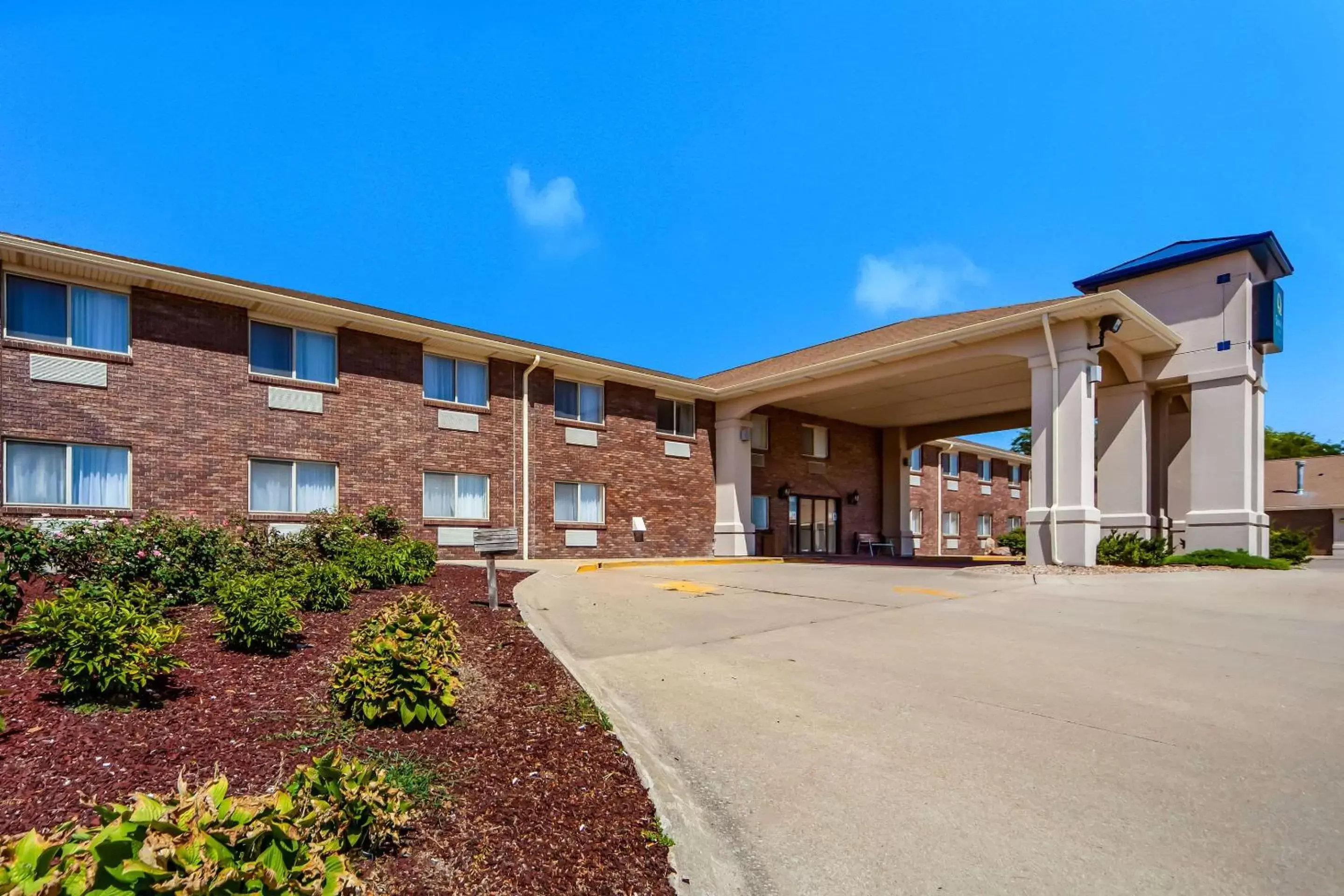 Property Building in Quality Inn Lincoln Cornhusker