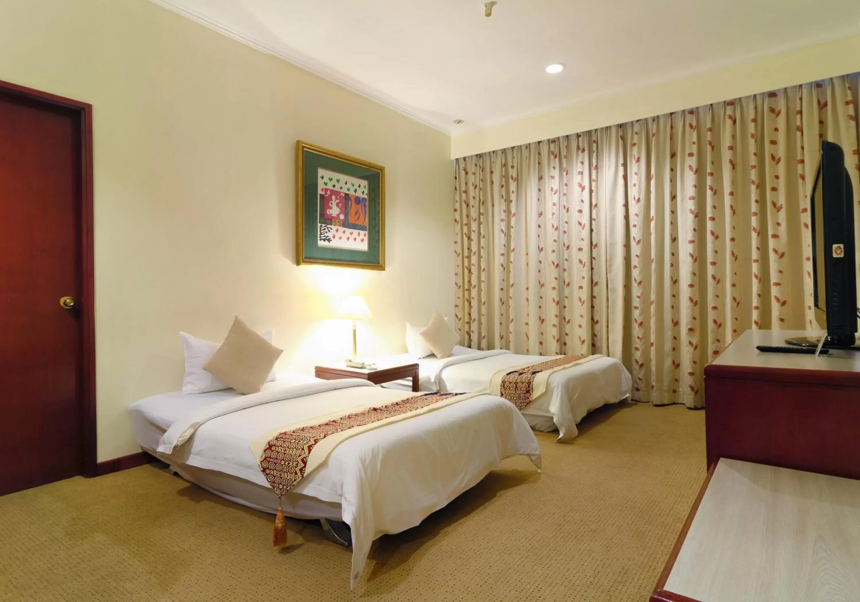 Bed in Hotel Shangri-la Kota Kinabalu