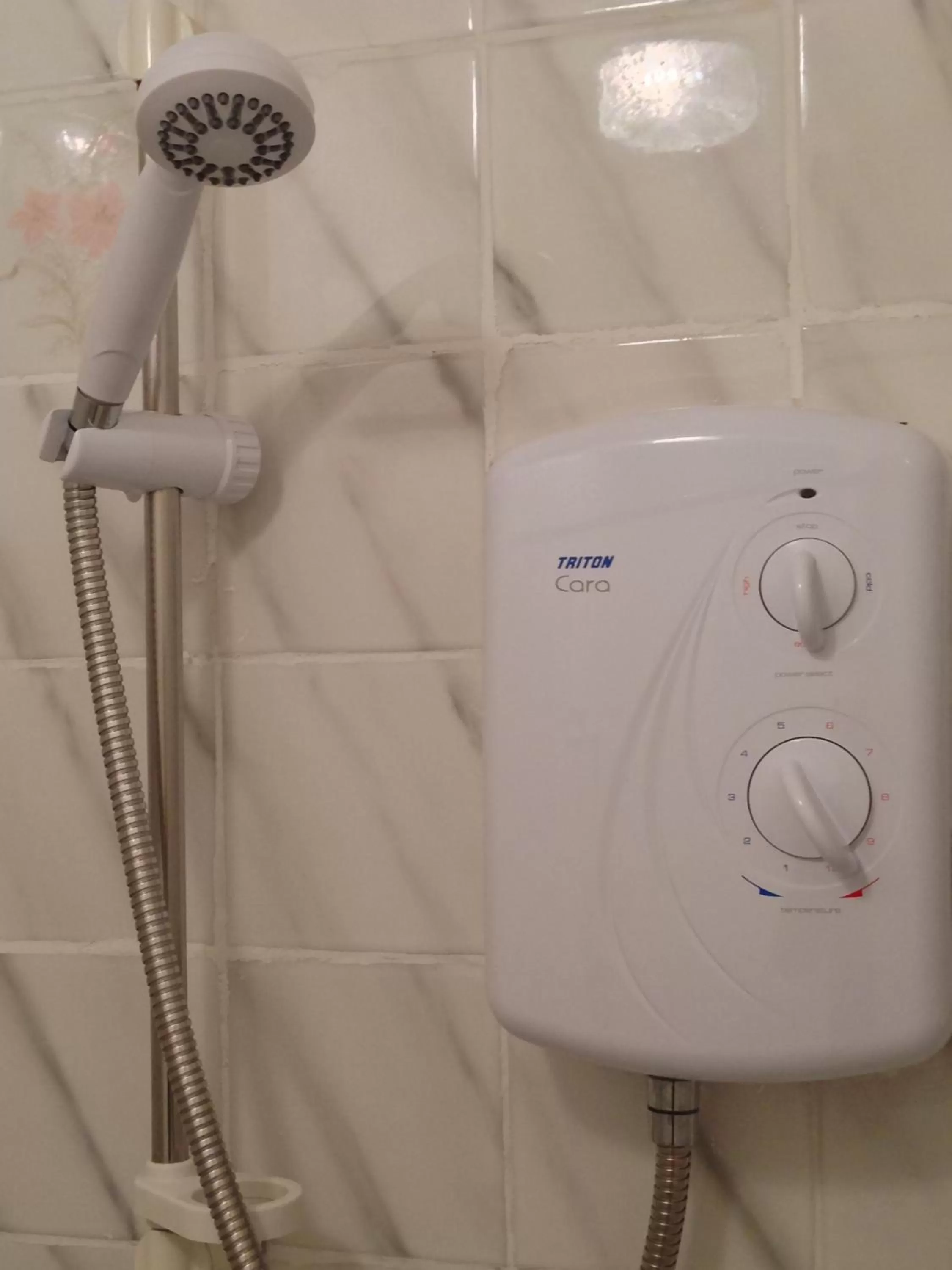 Shower in Wilsons Hotel - Blackpool Tower View