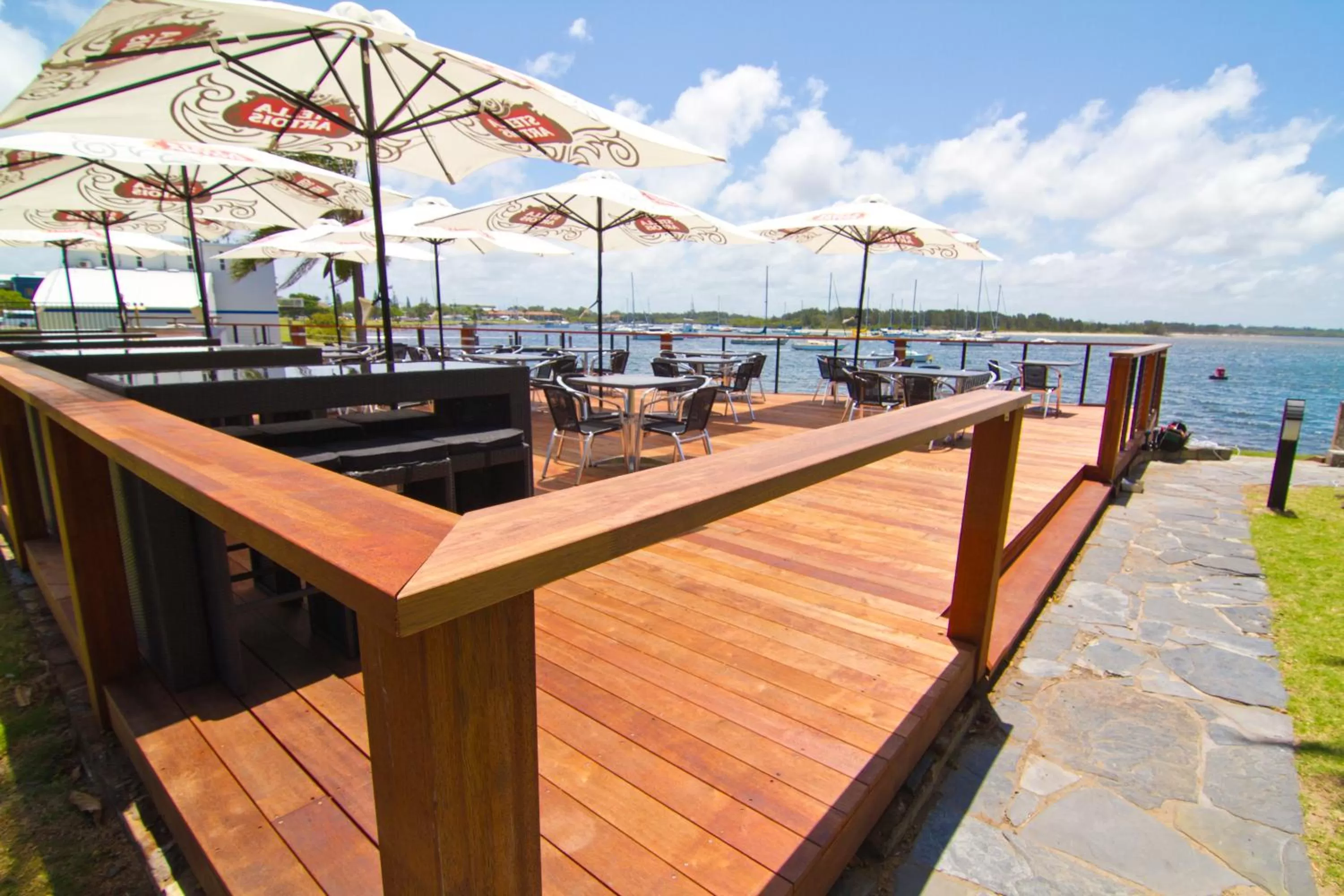 Restaurant/places to eat in Comfort Resort Waters Edge