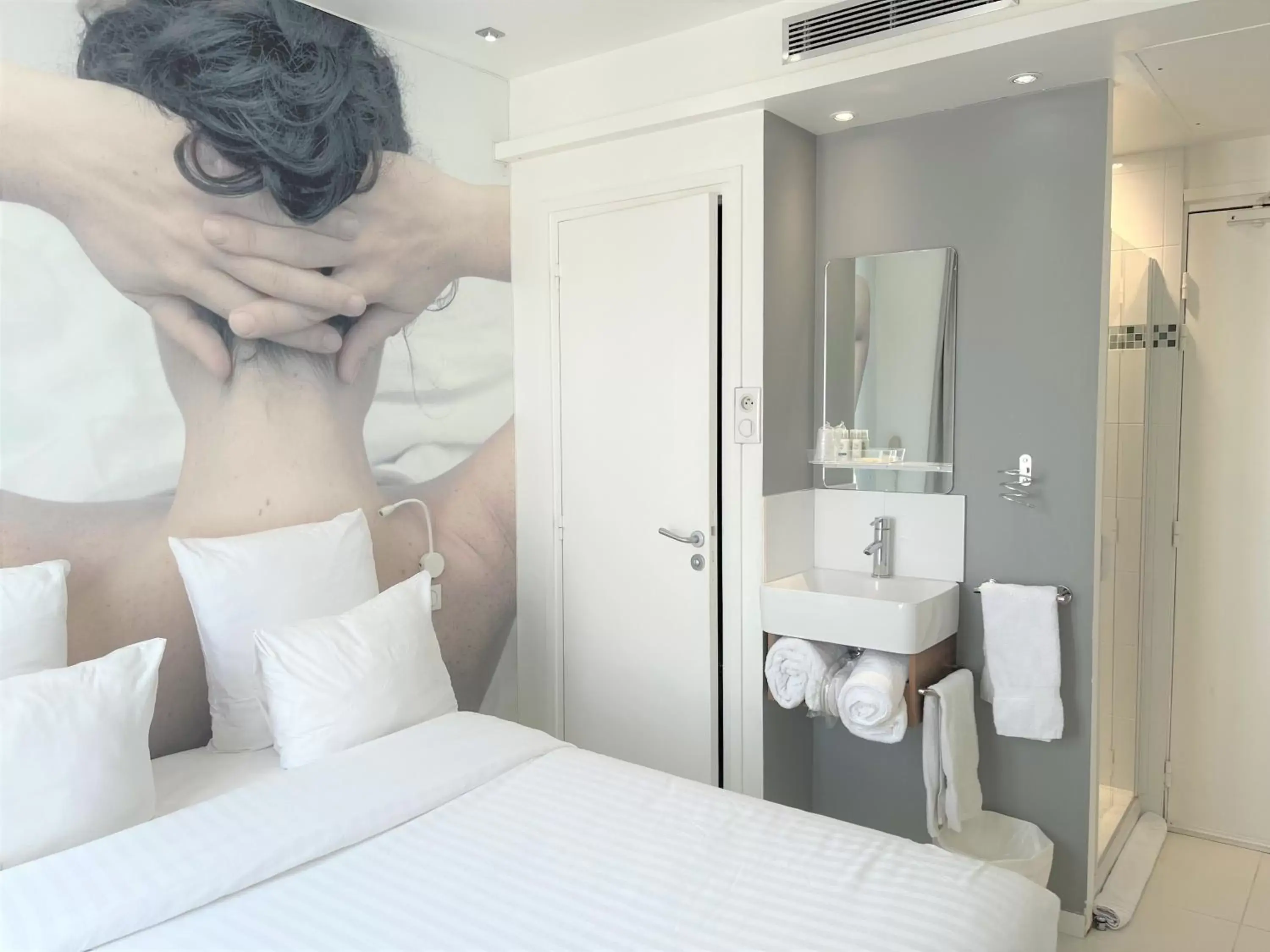 Bathroom, Bed in Blc Design Hotel
