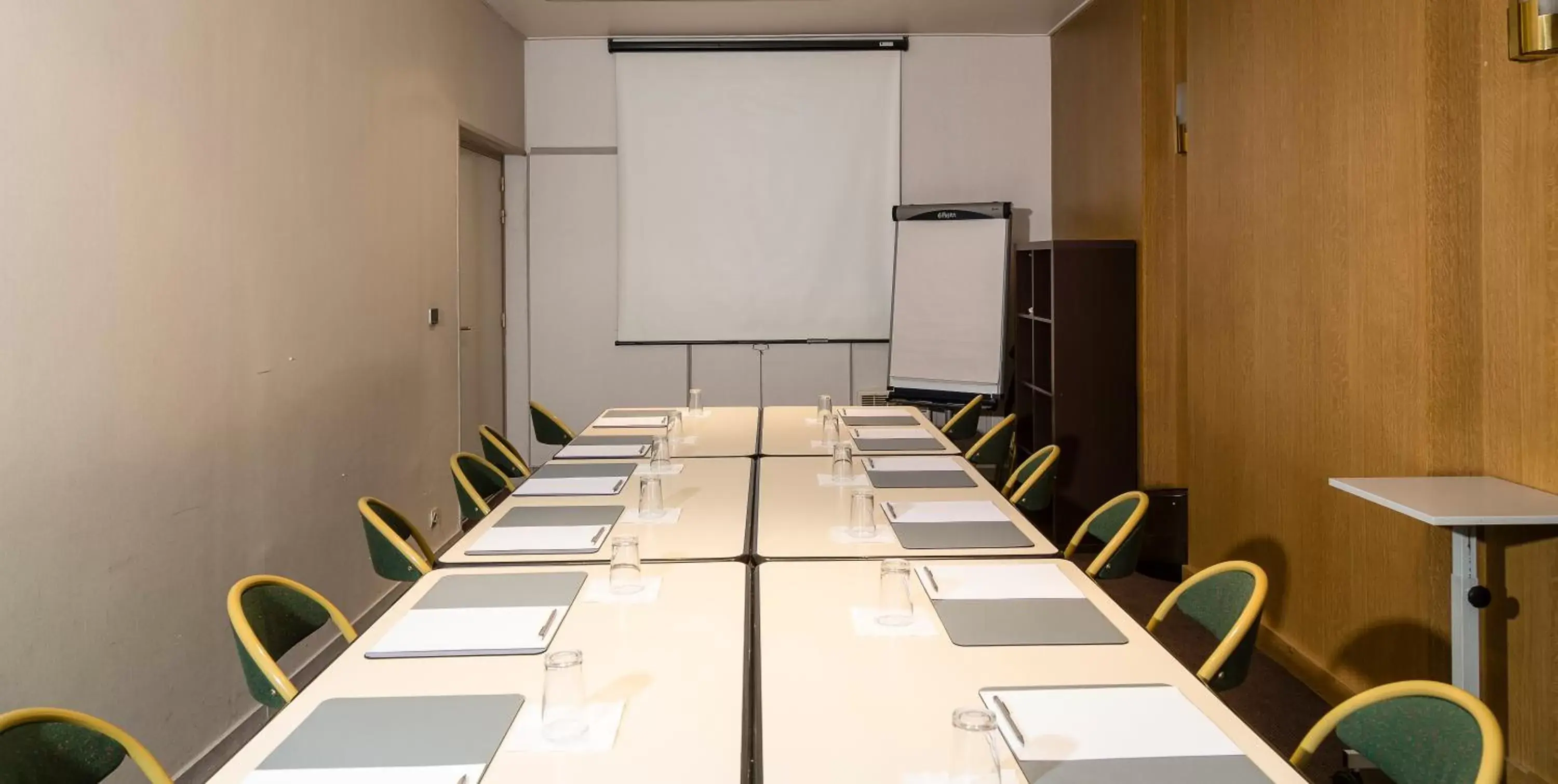 Business facilities, Business Area/Conference Room in Hotel Paris Louis Blanc