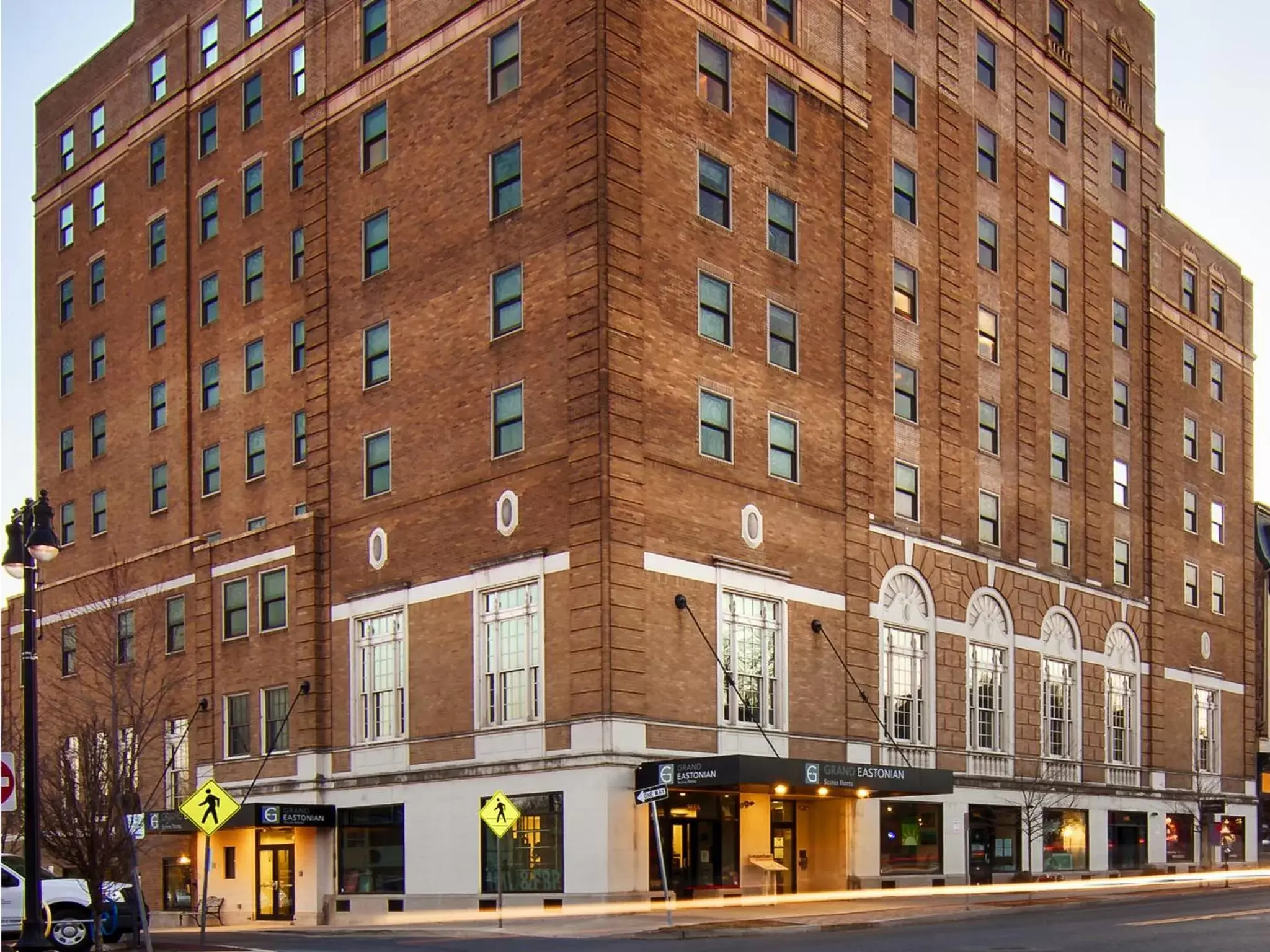 Facade/entrance, Property Building in Grand Eastonian Suites Hotel