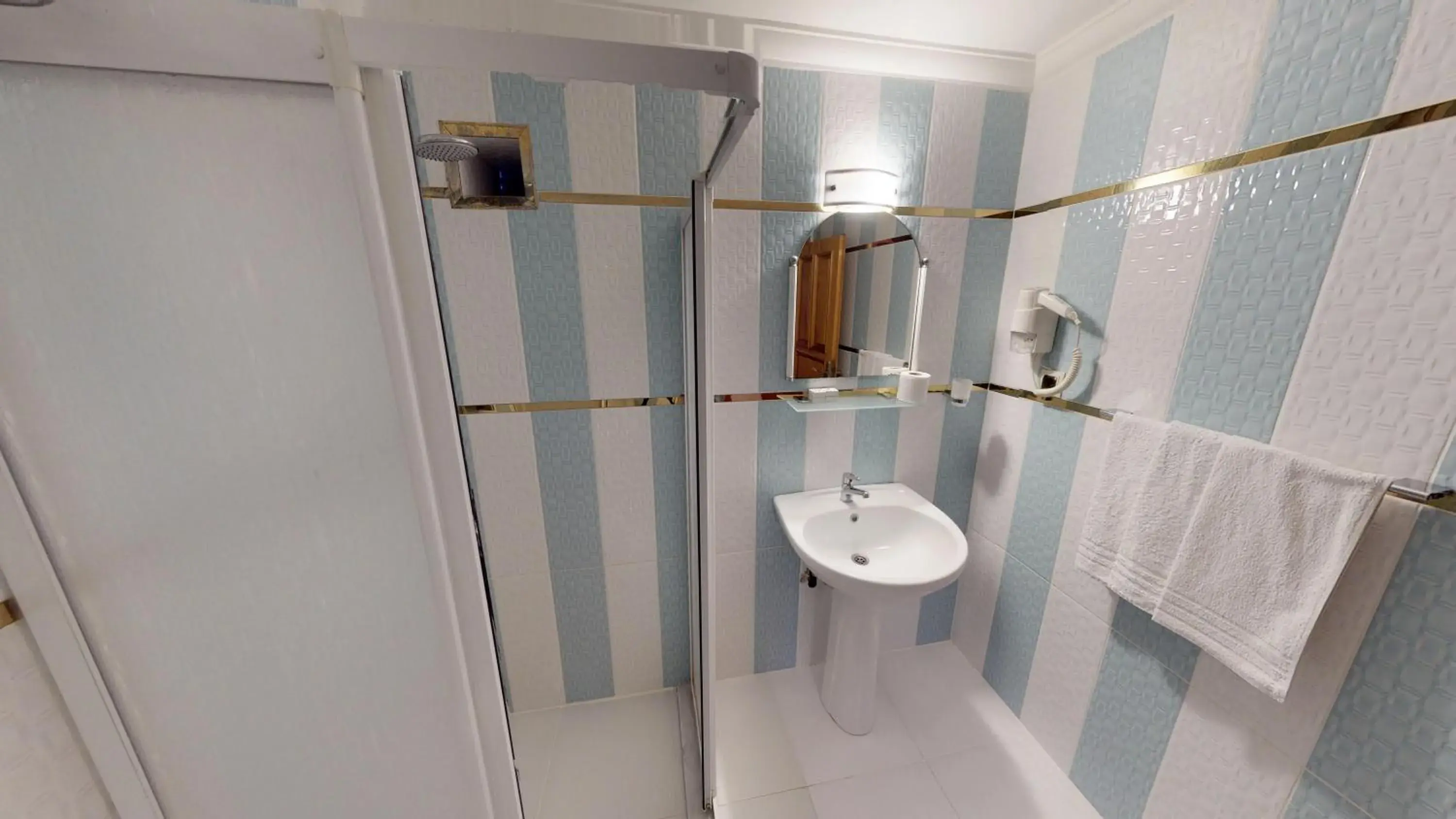 Shower, Bathroom in Urcu Hotel