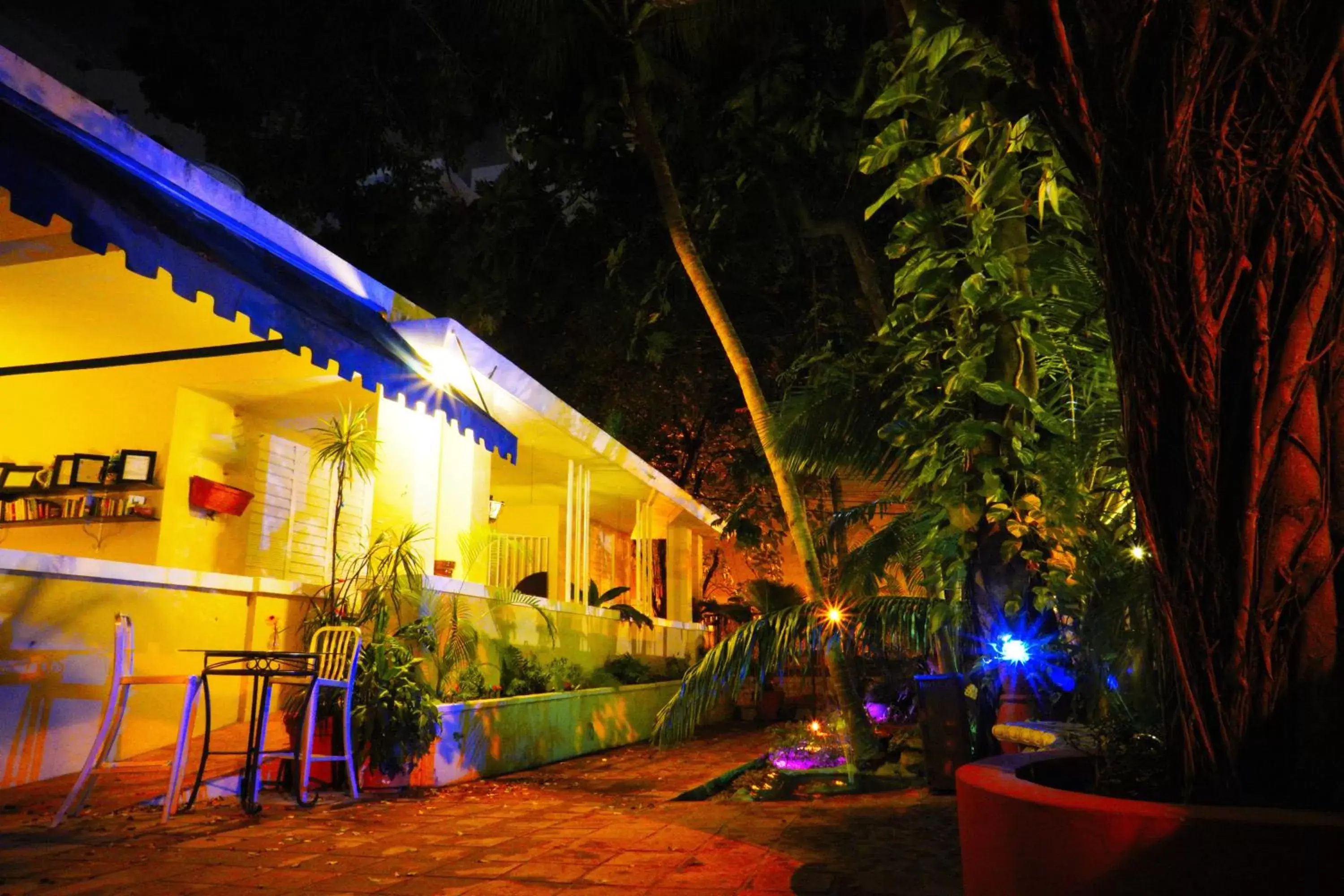 Property building, Patio/Outdoor Area in Casa del Caribe Inn