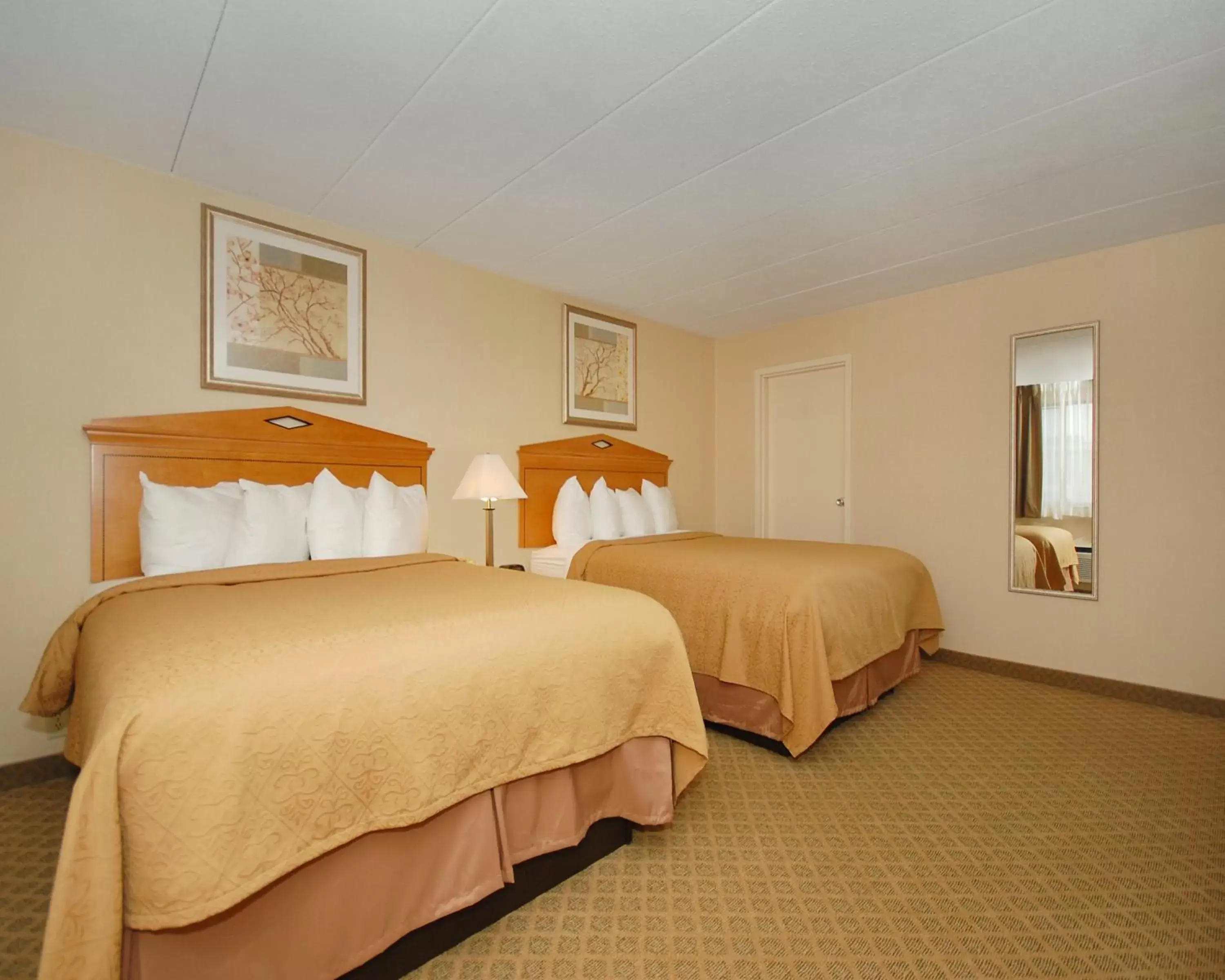 Queen Room with Two Queen Beds - Smoking in Quality Inn & Suites Fairview