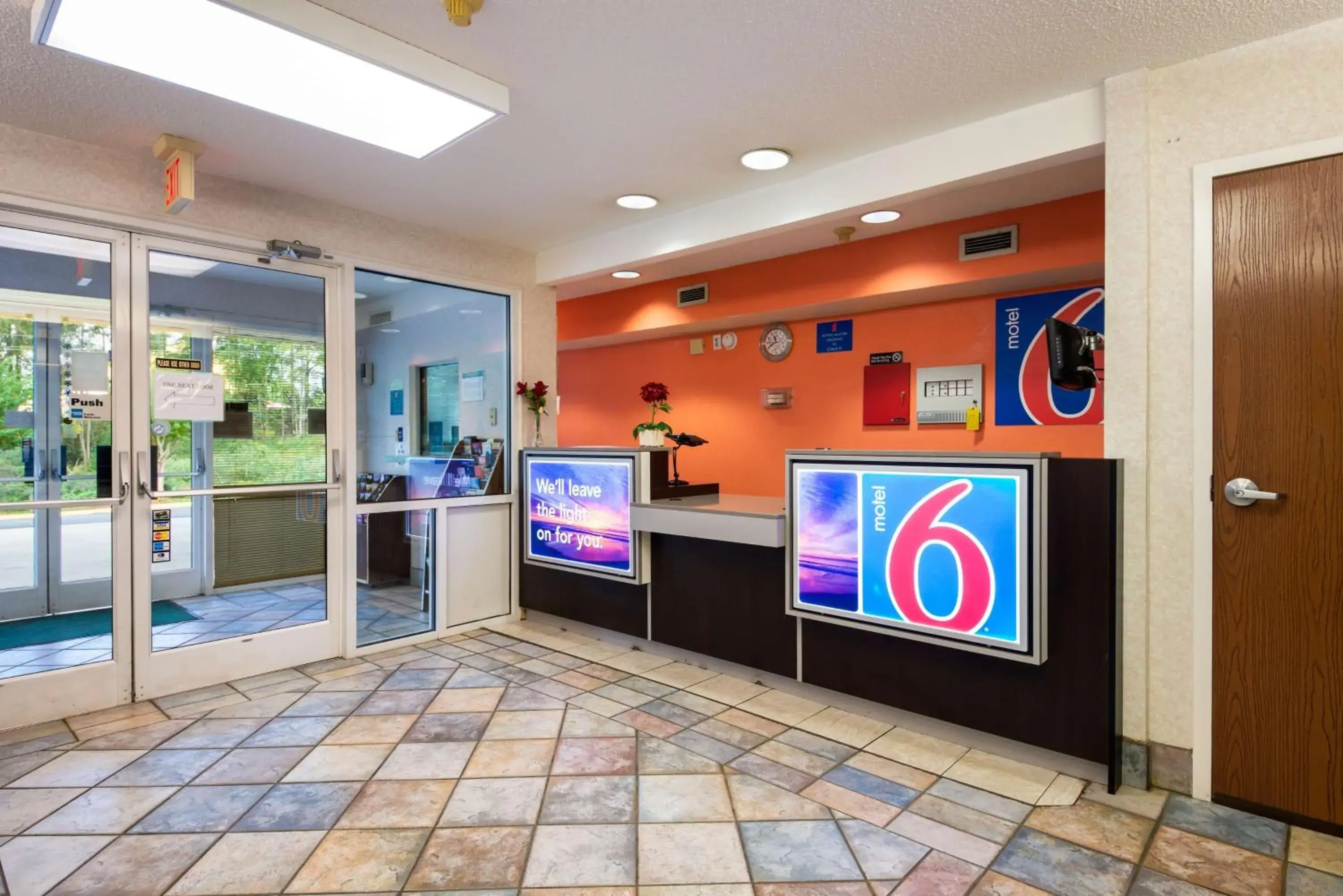 Lobby or reception in Motel 6-Statesville, NC