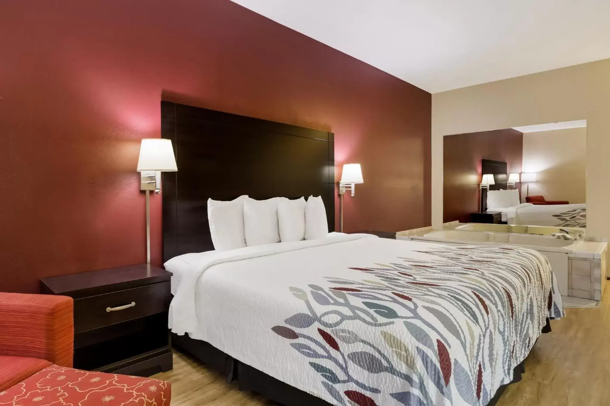 Photo of the whole room, Bed in Red Roof Inn South Bend - Mishawaka