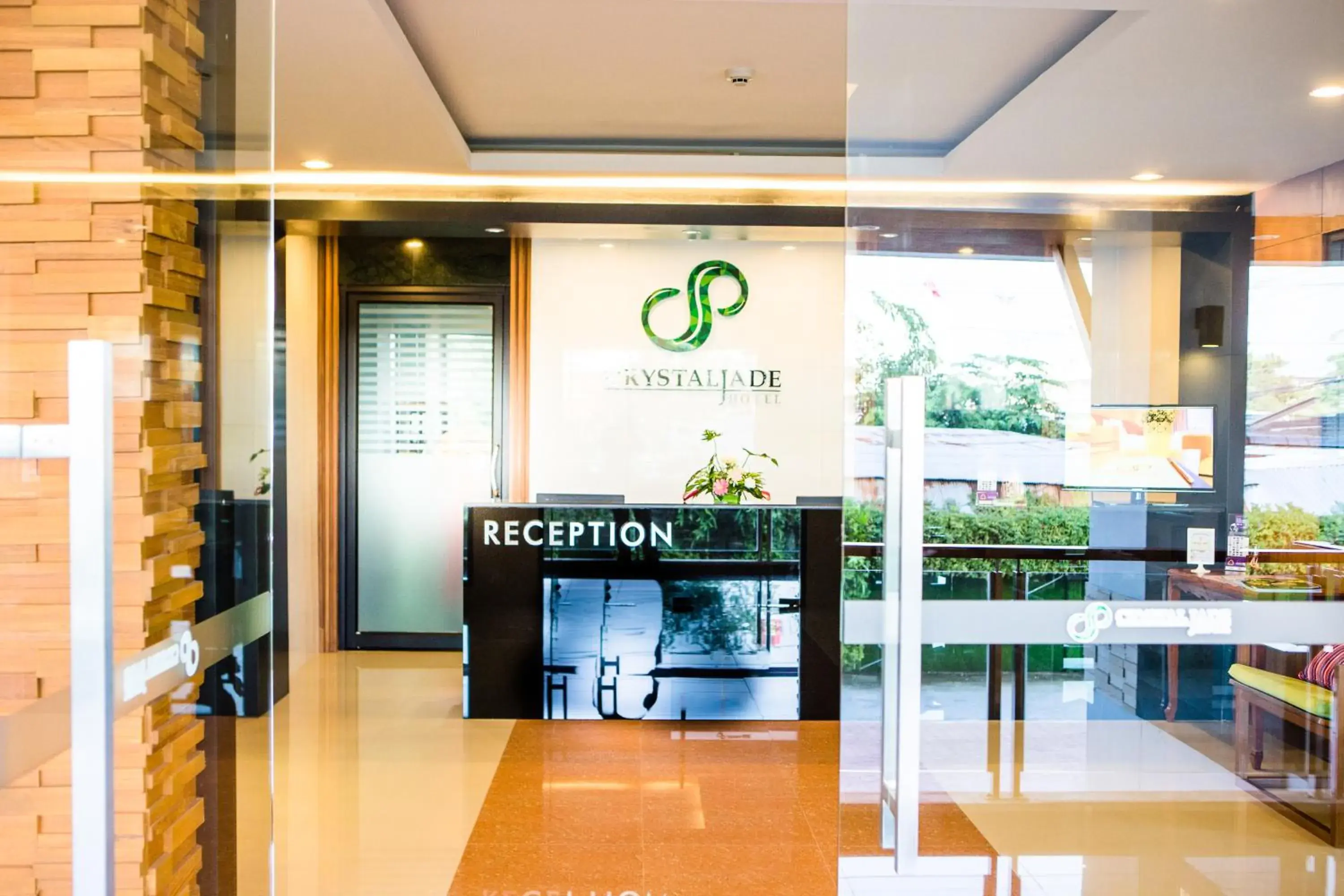 Lobby or reception in CRYSTAL JADE  RAYONG HOTEL