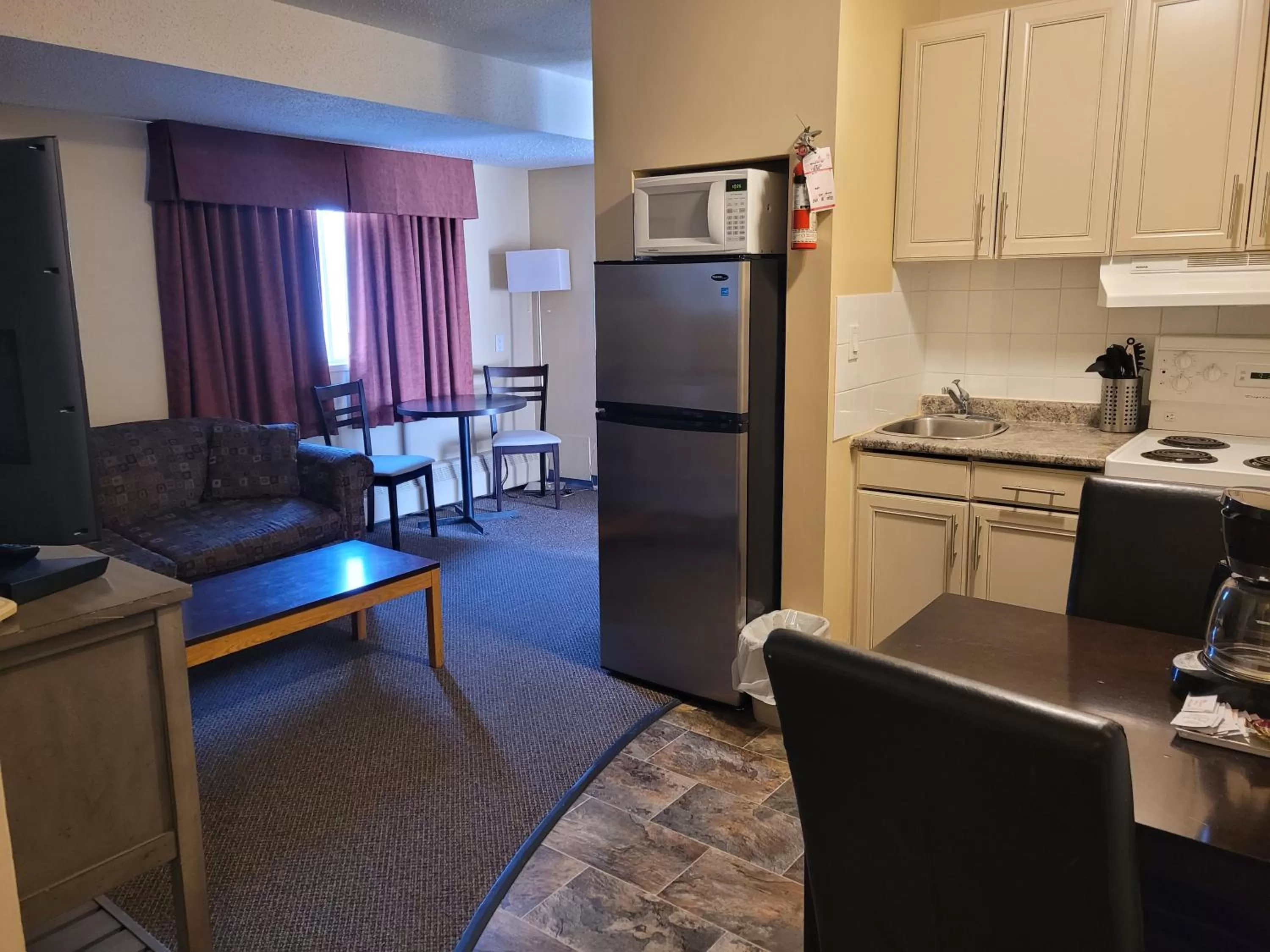 Kitchen or kitchenette in Dockside Inn