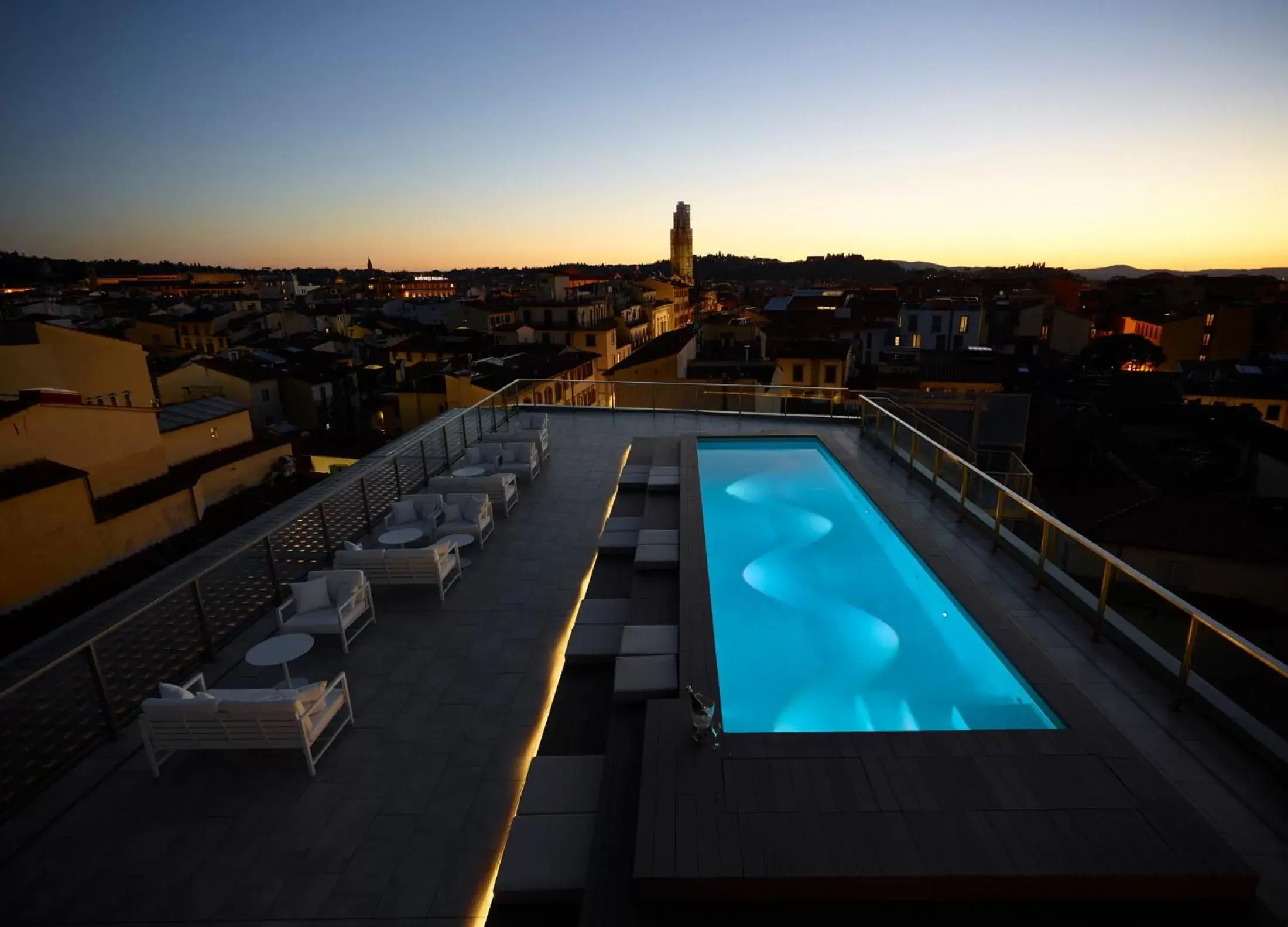 Property building, Swimming Pool in Hotel Glance In Florence