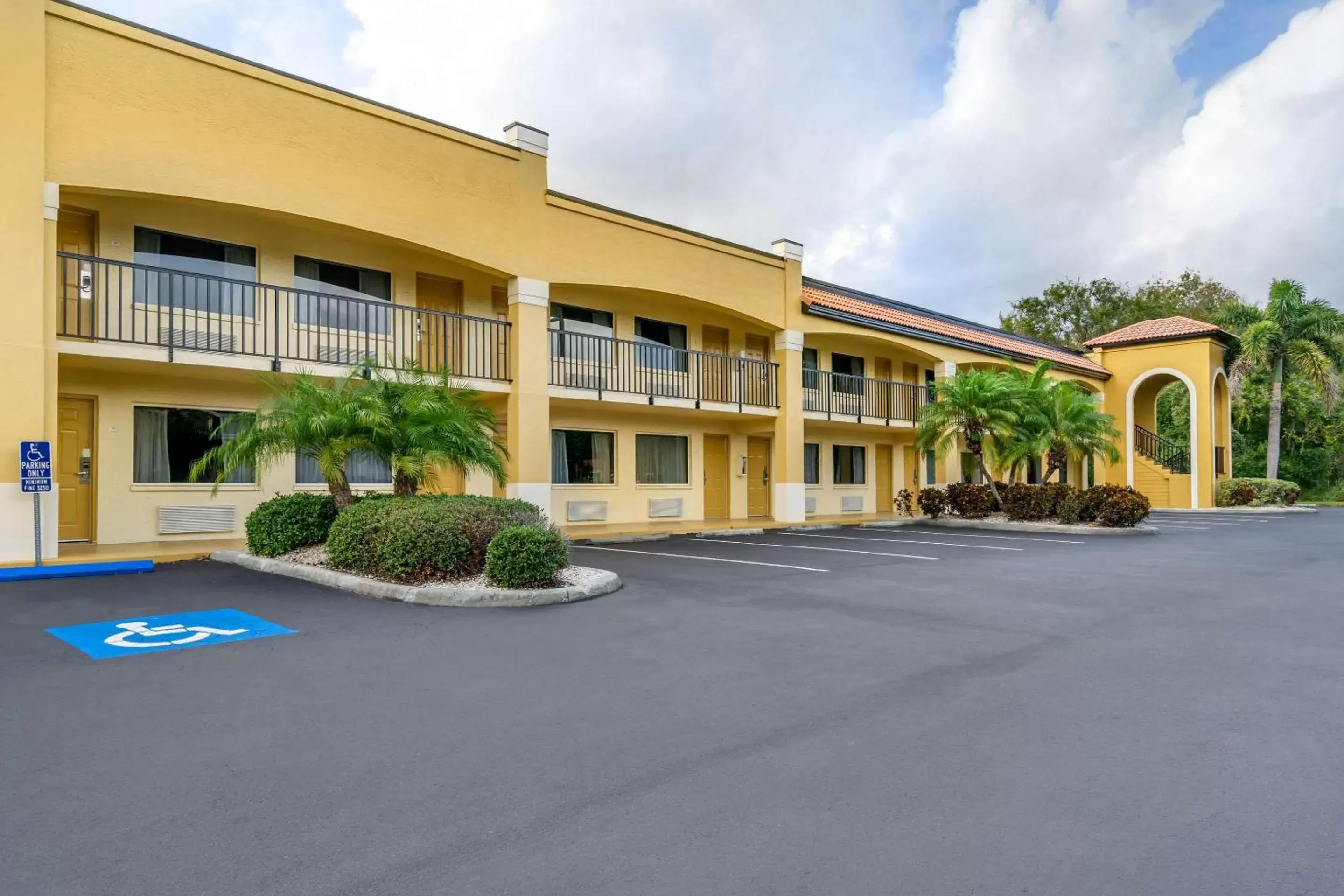 Property Building in Comfort Inn Sun City Center-Tampa South