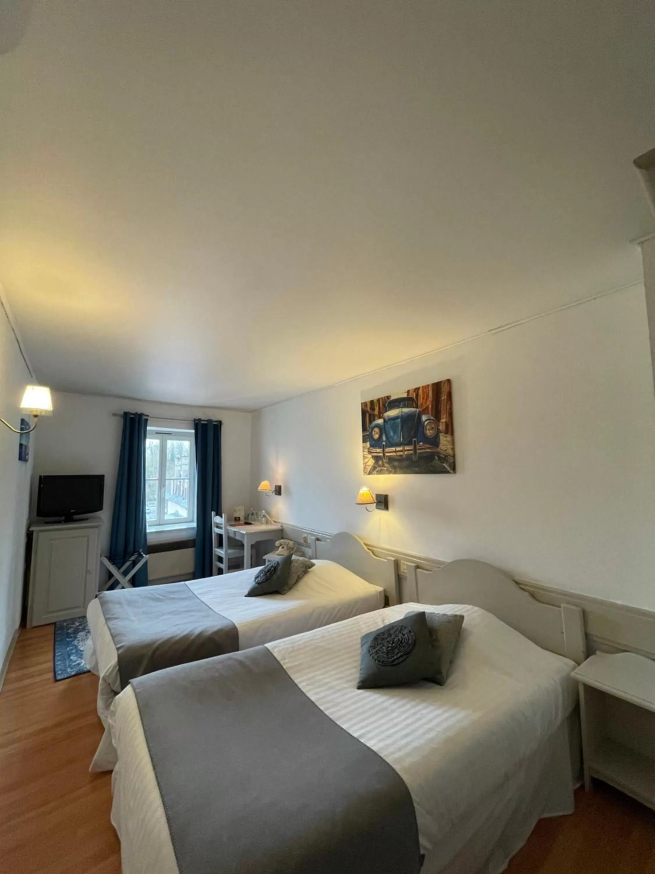 Bed in The Originals Boutique, Hôtel de la Balance, Montbéliard