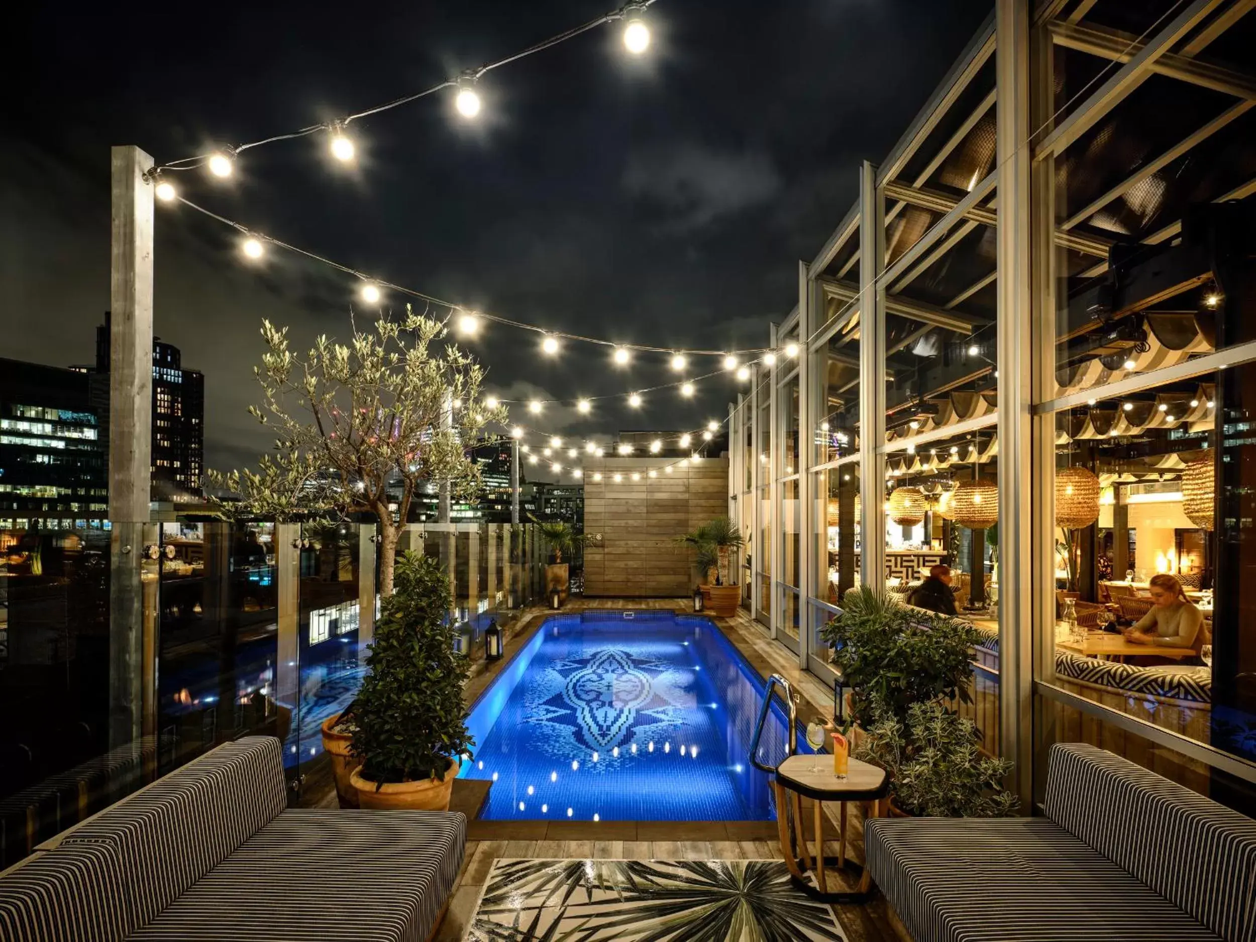 Restaurant/places to eat, Swimming Pool in Mondrian London Shoreditch