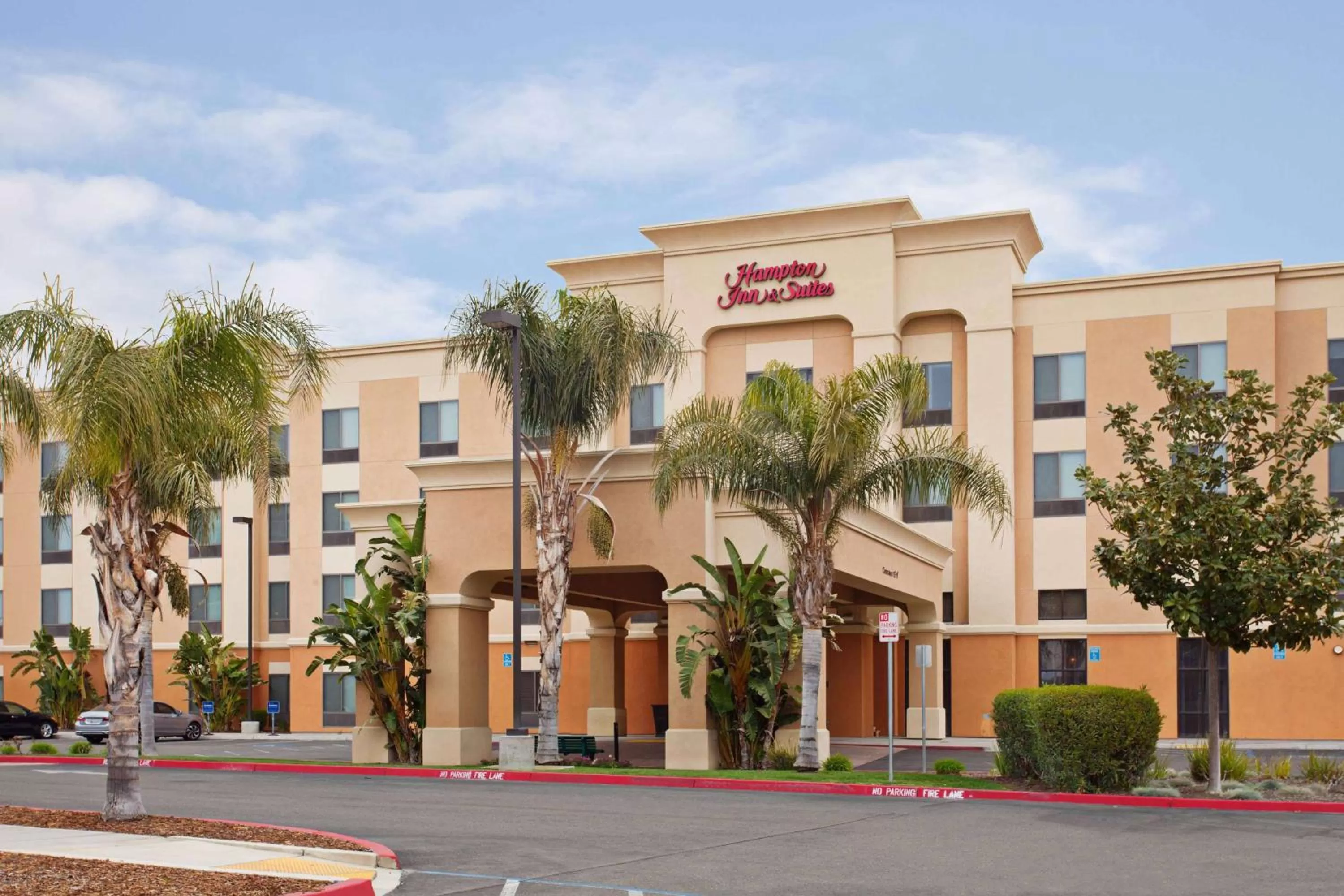 Property building in Hampton Inn & Suites Clovis Airport North