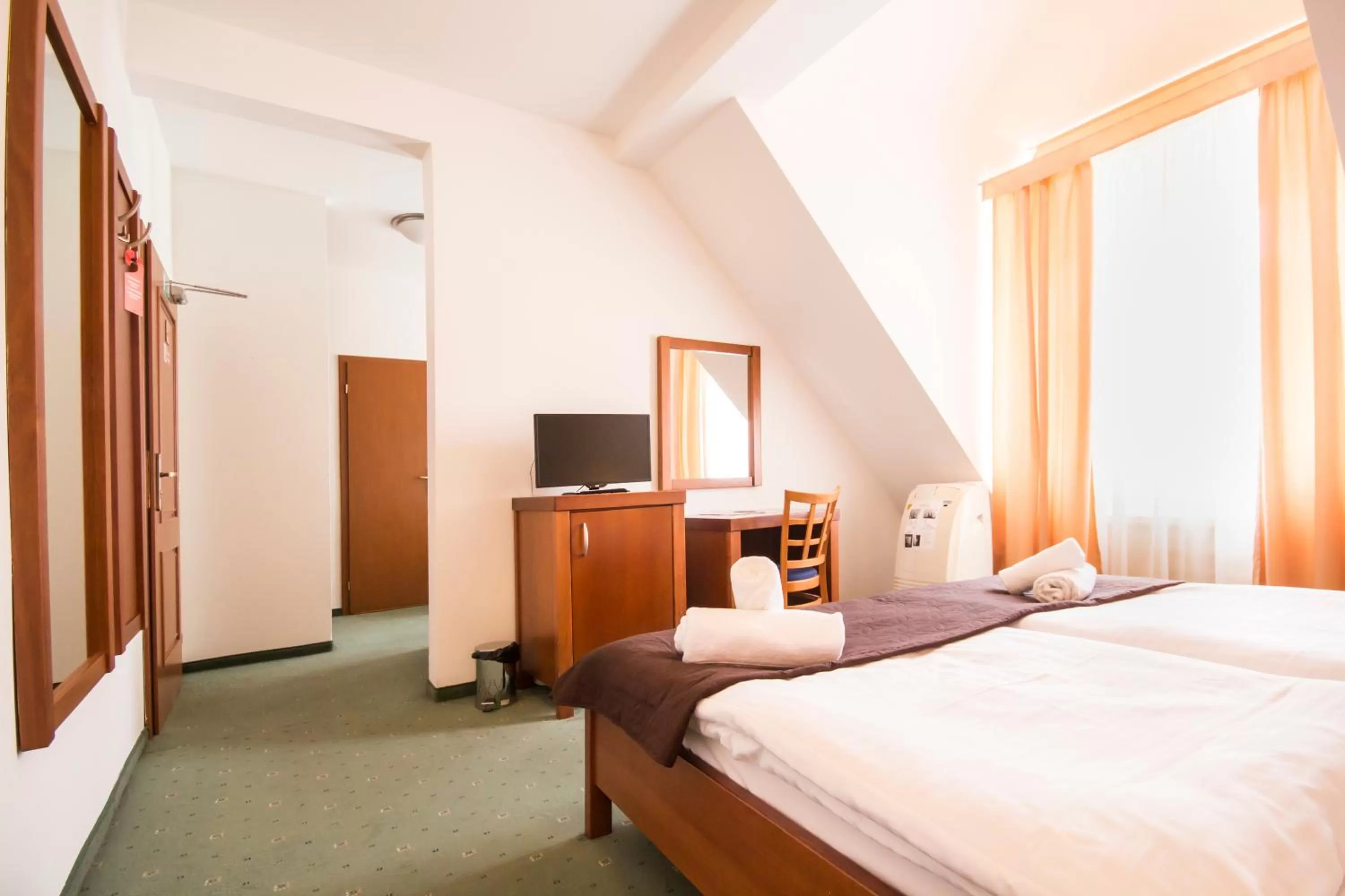 Bedroom, Bed in Film Hotel