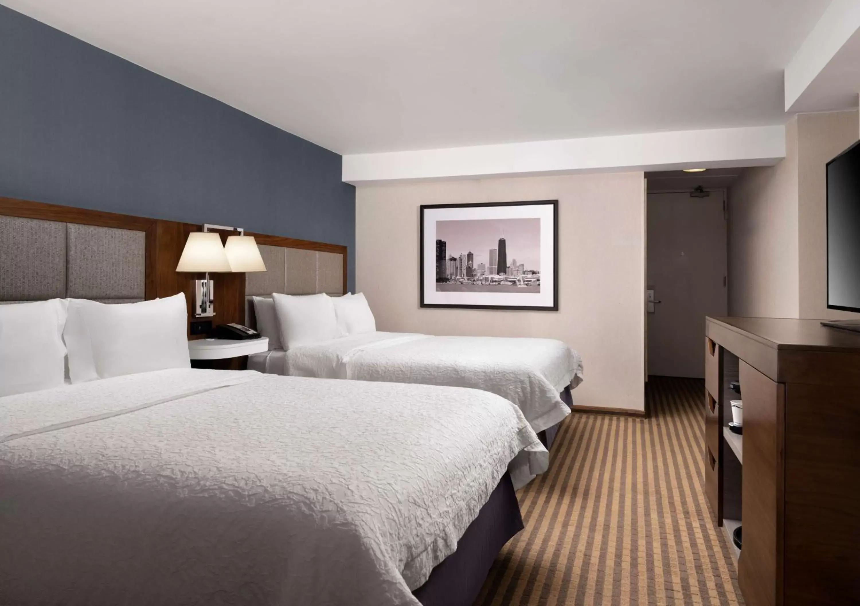 Photo of the whole room, Bed in Hampton Inn Chicago Downtown/Magnificent Mile