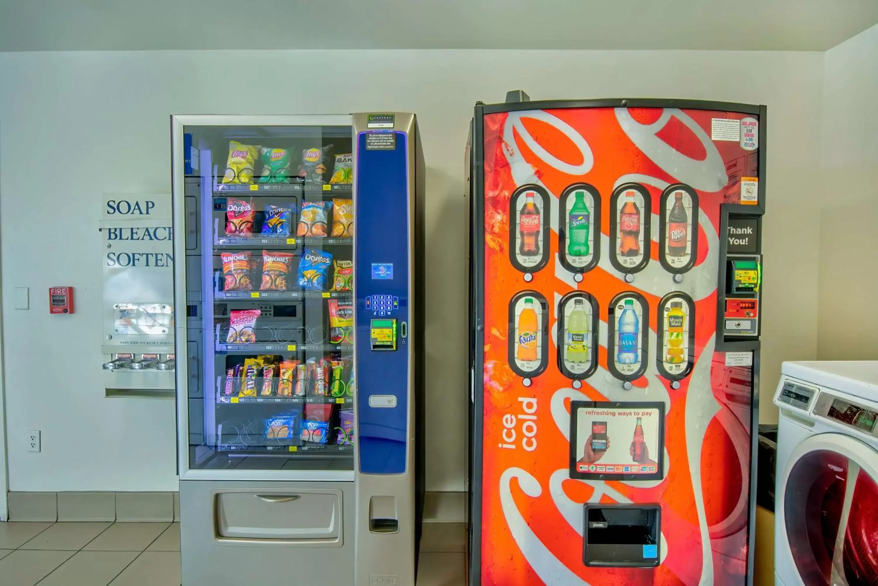 vending machine, Supermarket/Shops in Studio 6-Phoenix, AZ - Deer Valley