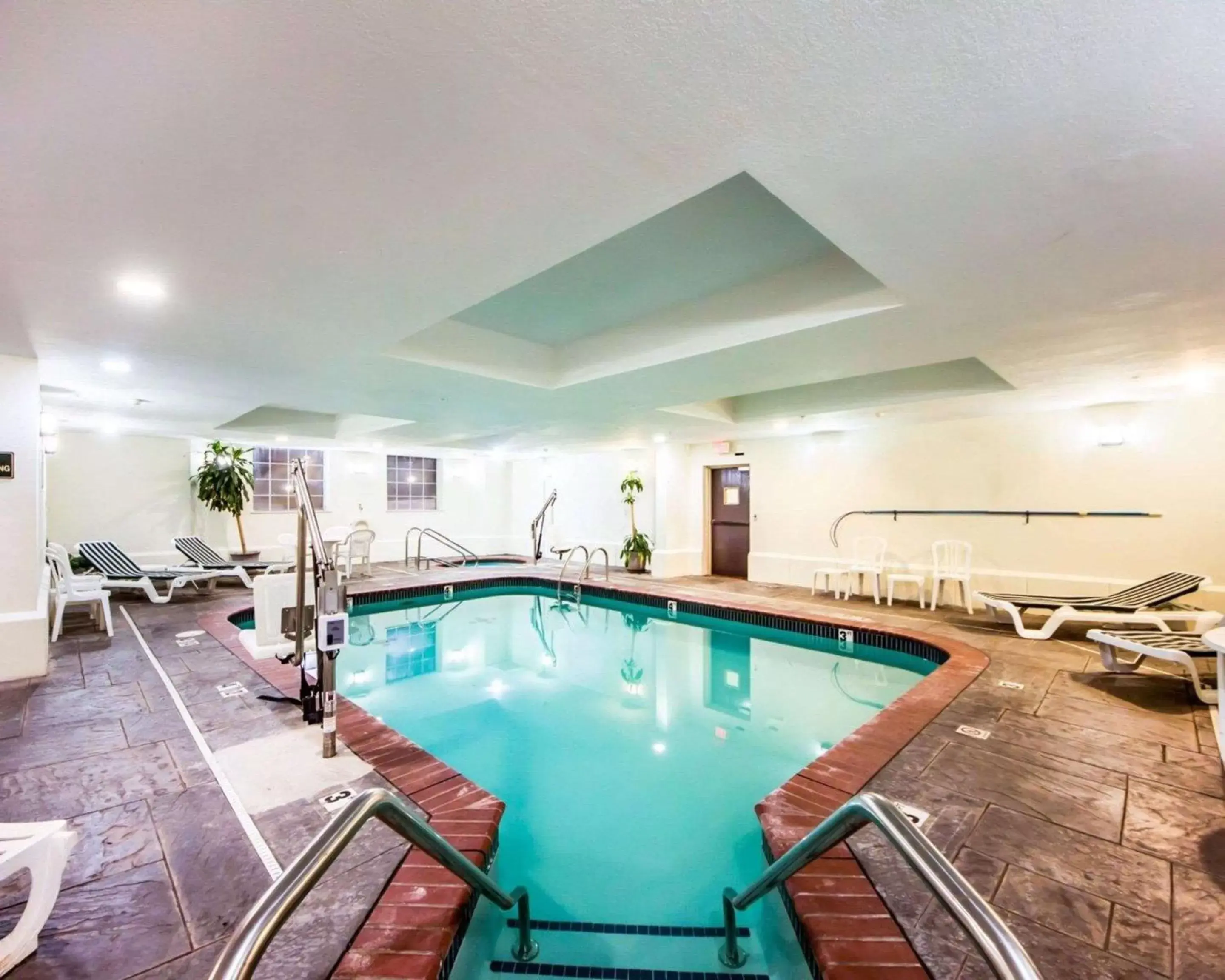 On site, Swimming Pool in Sleep Inn & Suites Guthrie - Edmond North