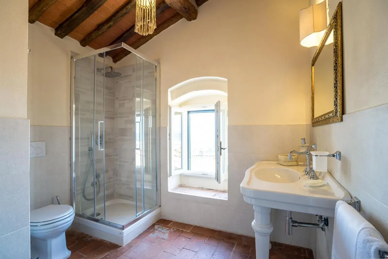 Bathroom in Hotel Villa Sermolli