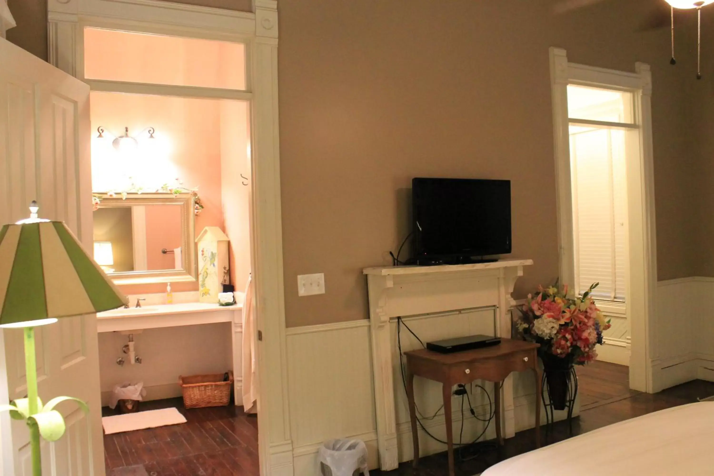 Photo of the whole room, TV/Entertainment Center in Grand Magnolia Ballroom & Suites