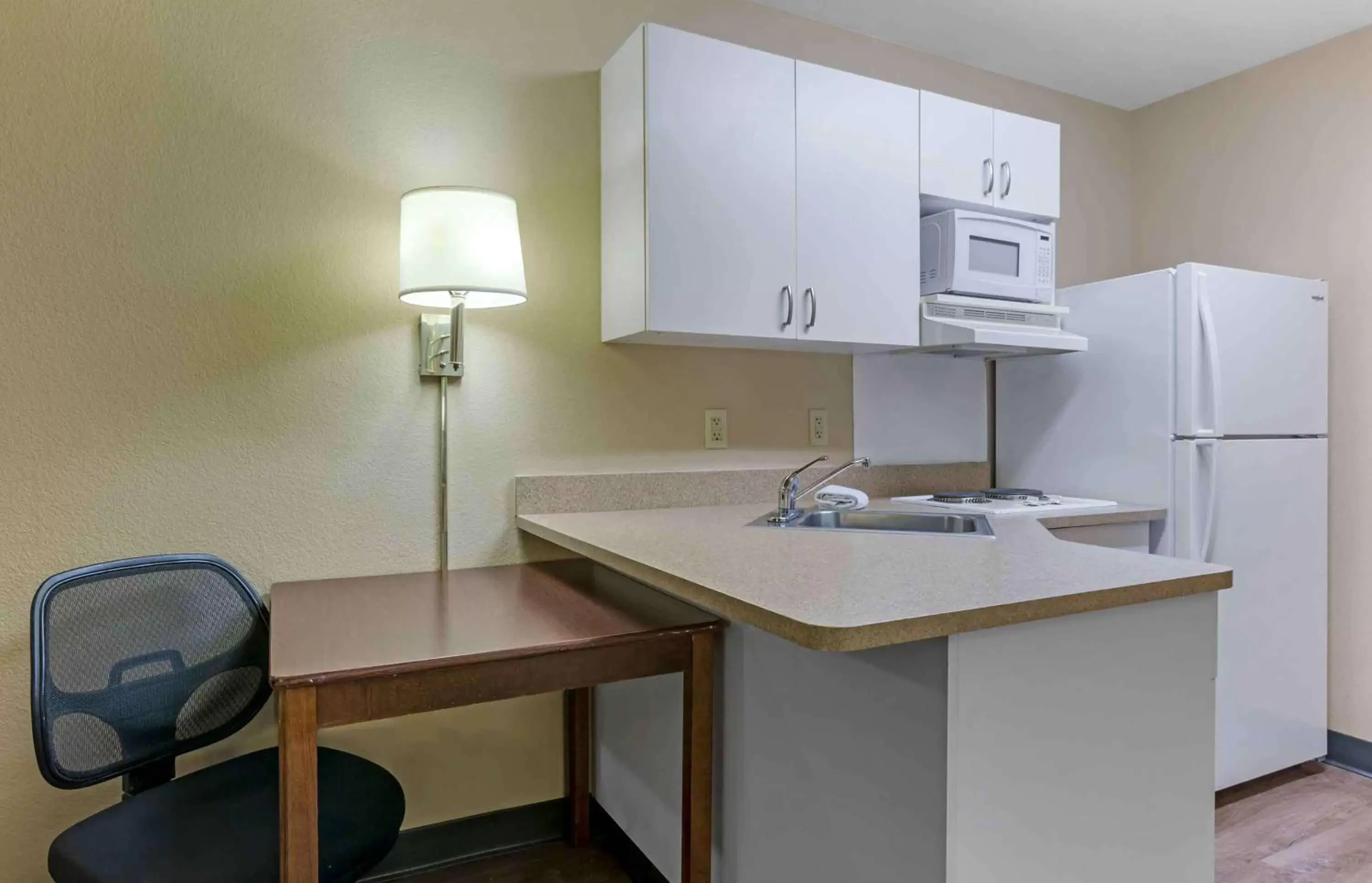 Bedroom, Kitchen/Kitchenette in Extended Stay America Suites - Phoenix - Peoria