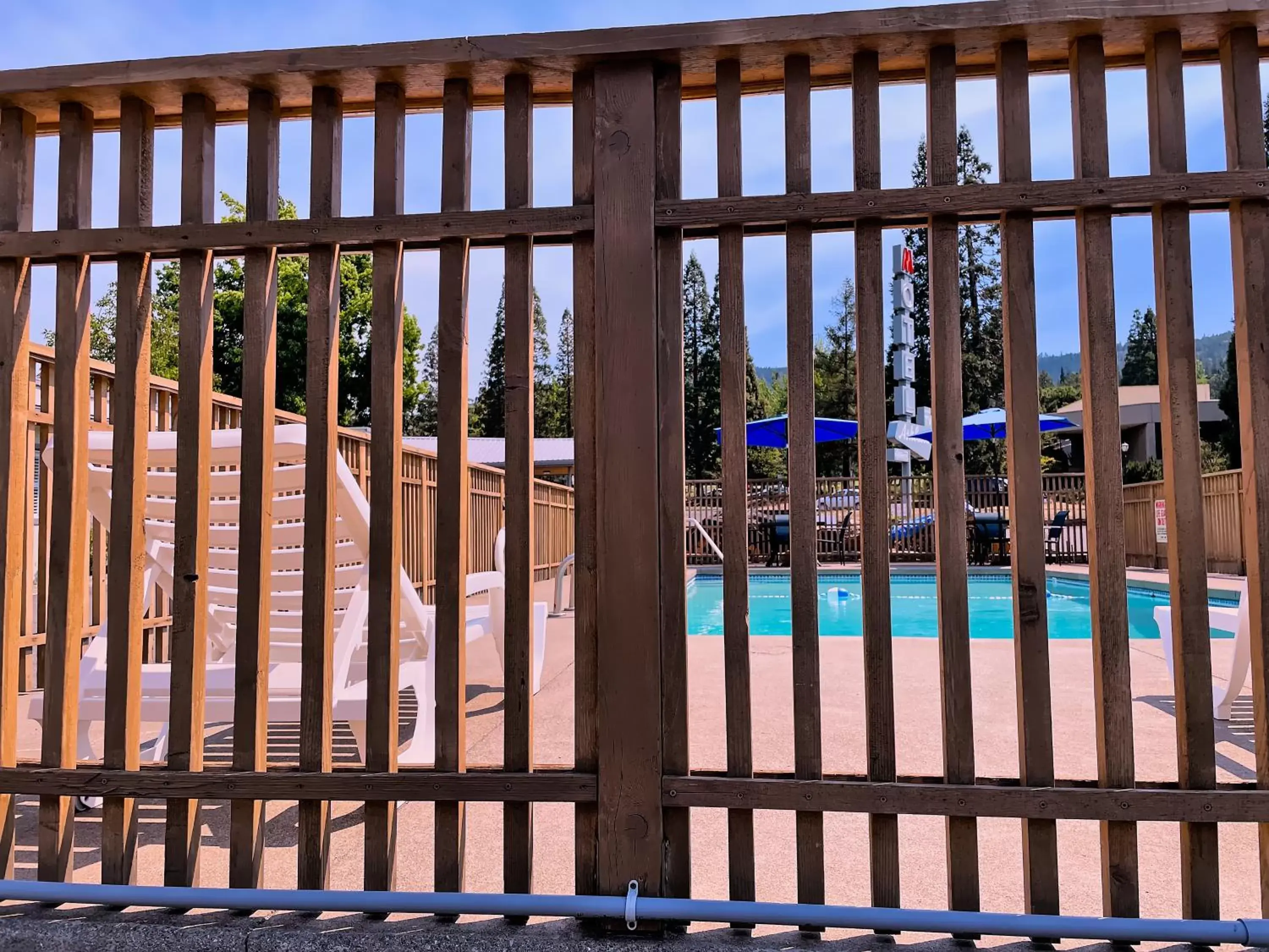 Pool view in Ashland Motel - Oregon Pool view in Ashland Motel - Oregon
