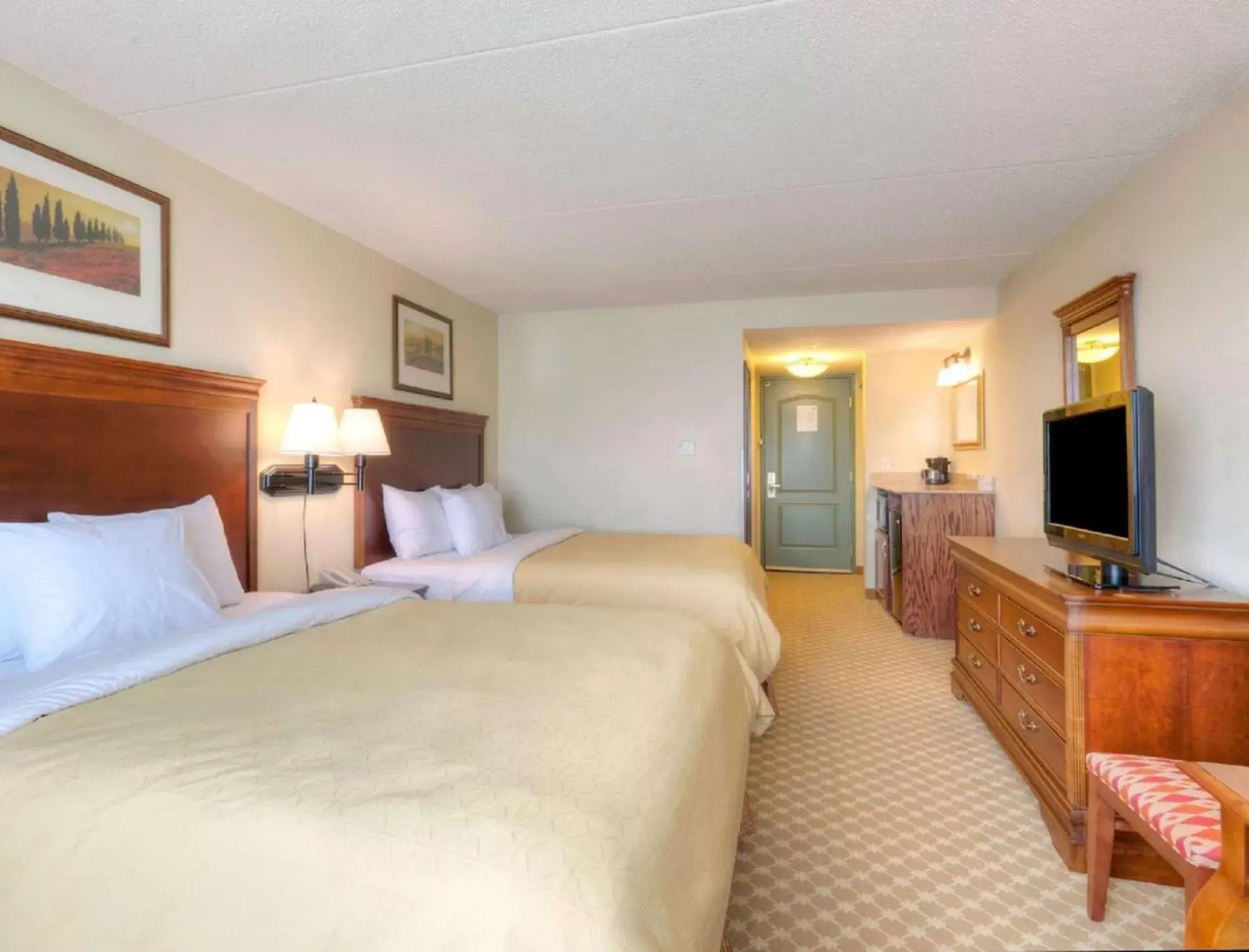 Photo of the whole room, Bed in Country Inn & Suites by Radisson, Fredericksburg, VA