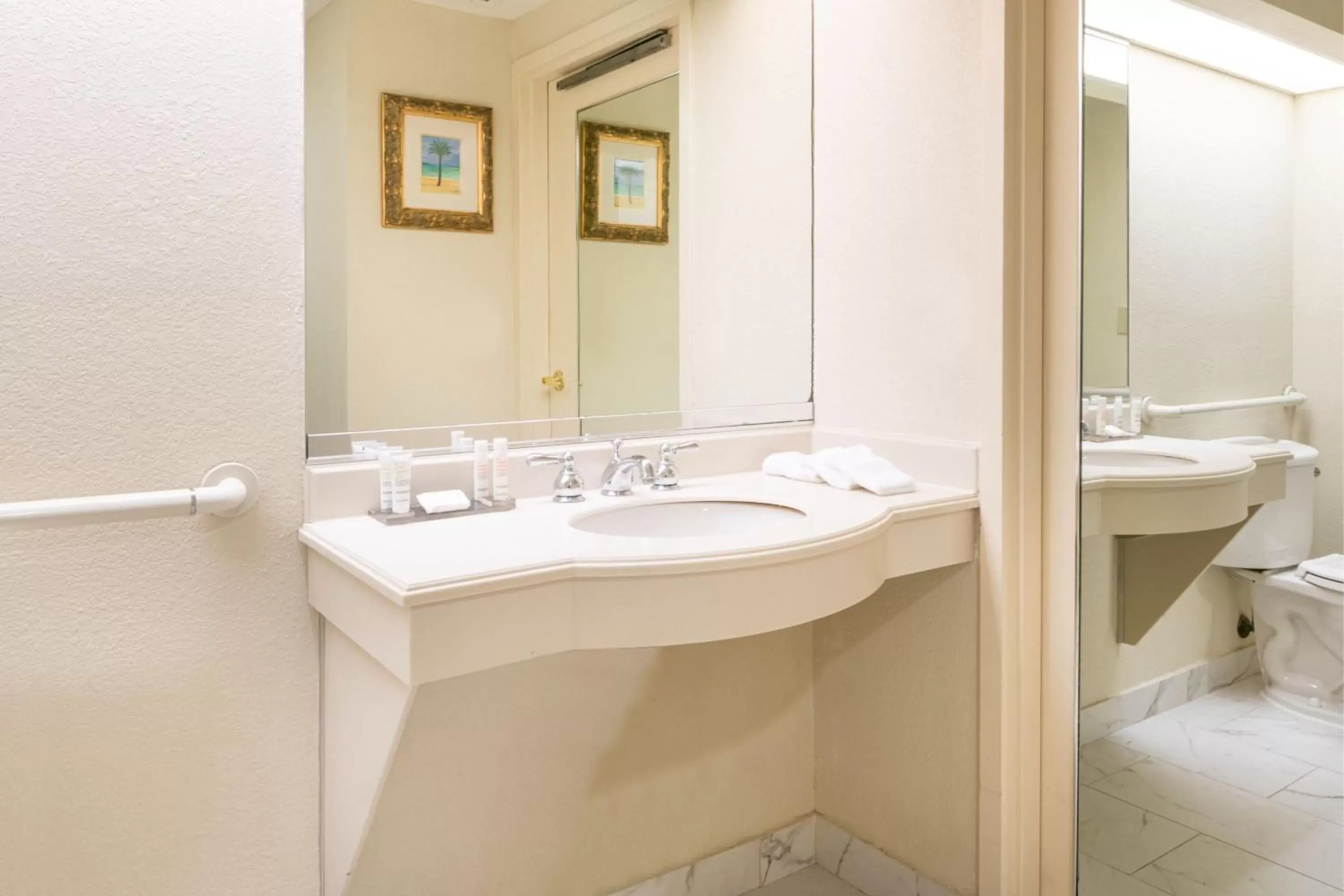 Bathroom in Marriott Hutchinson Island Beach Resort, Golf & Marina