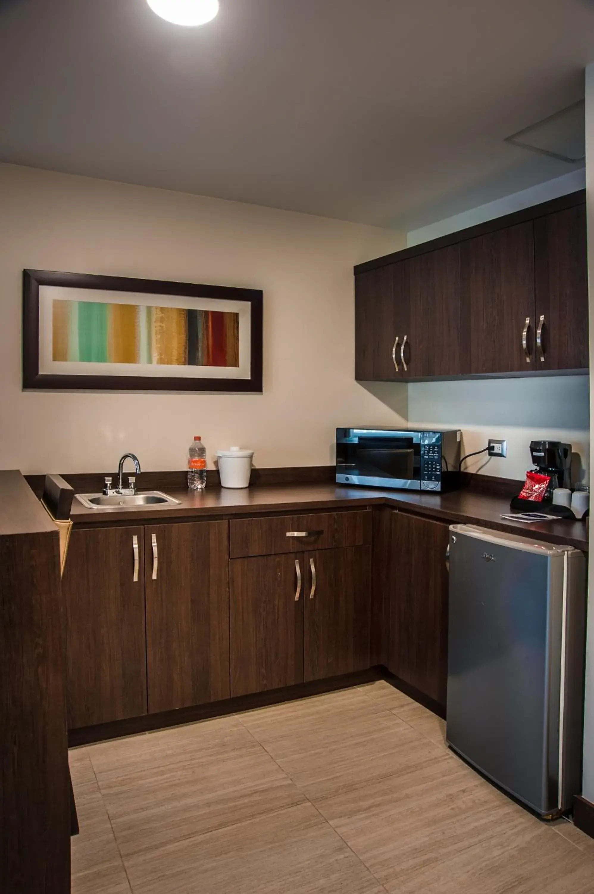 Kitchen or kitchenette, Kitchen/Kitchenette in Best Western Plus Chihuahua Juventud