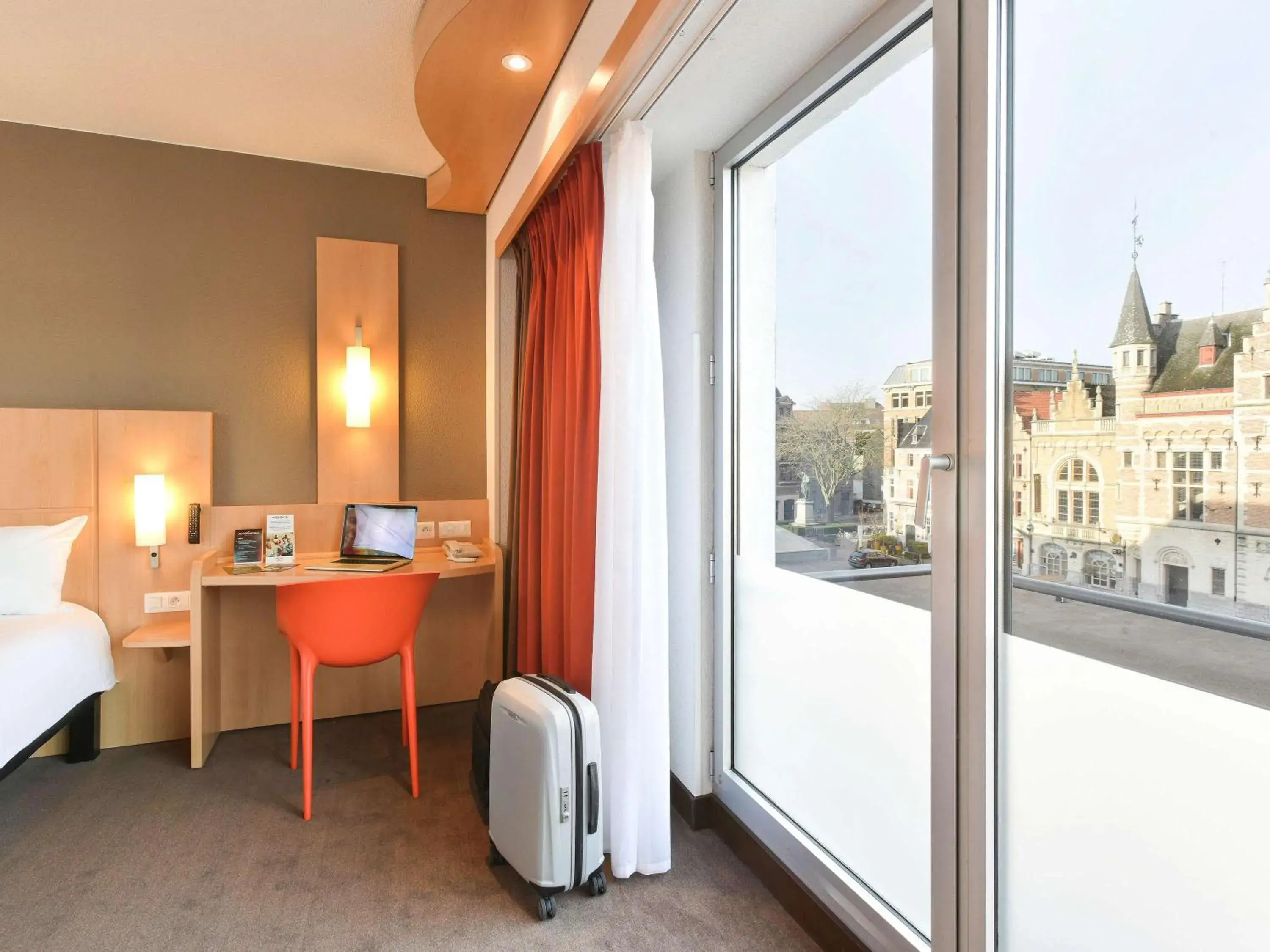 Photo of the whole room in ibis Kortrijk Centrum