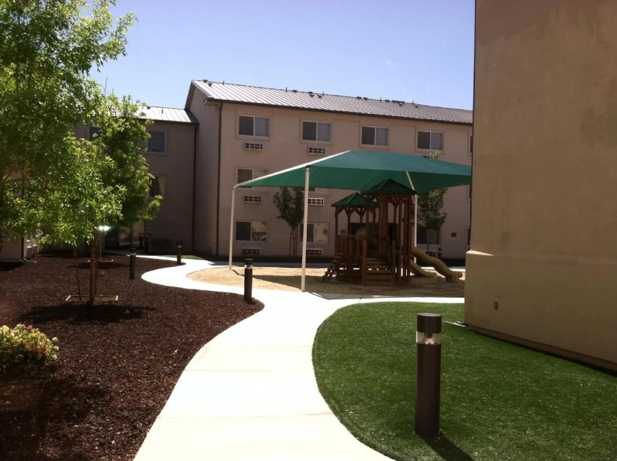 BBQ facilities in Landmark Inn Fort Irwin