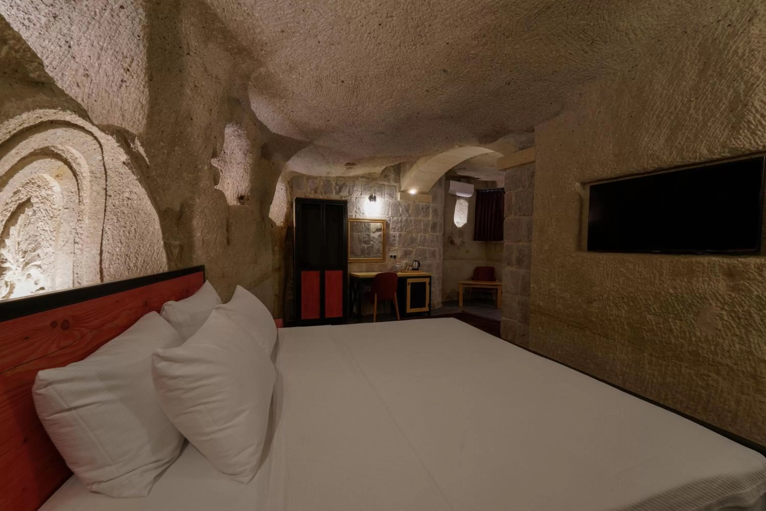 Bed in The Niche Cave Hotel