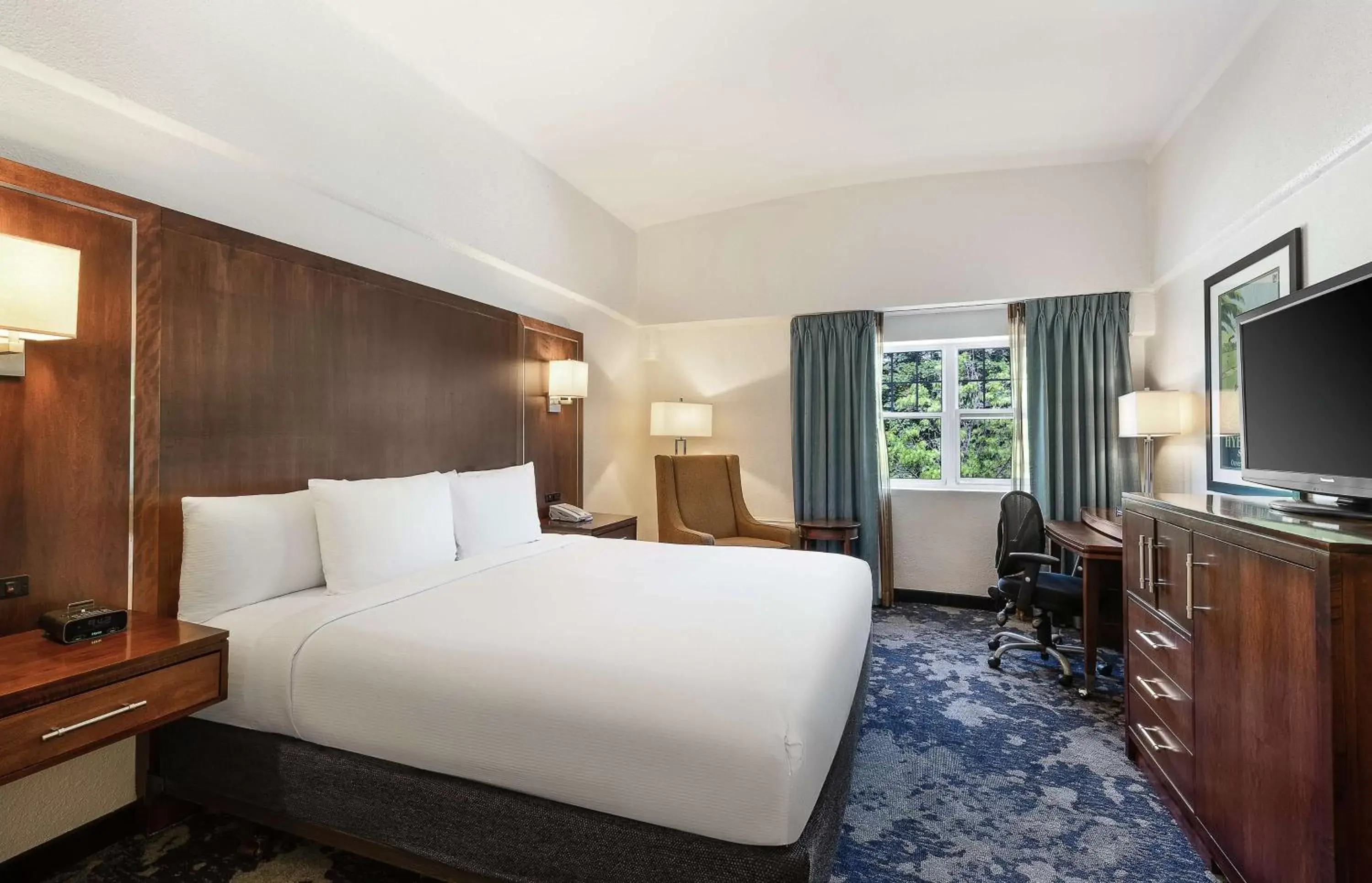 Bed in DoubleTree by Hilton Cape Cod - Hyannis Bed in DoubleTree by Hilton Cape Cod - Hyannis