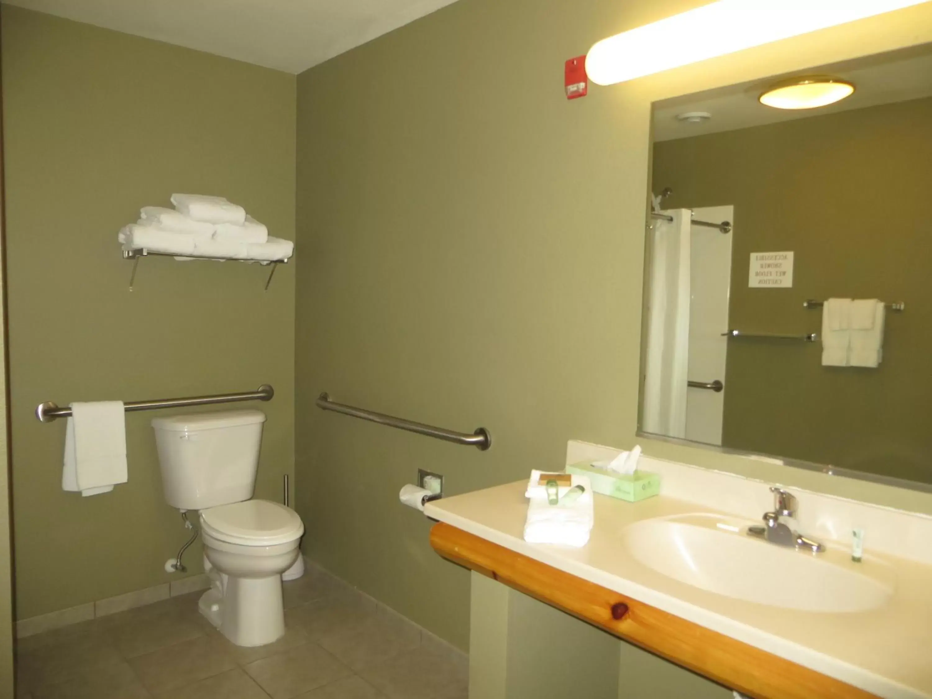 Bathroom in Cranberry Country Lodge