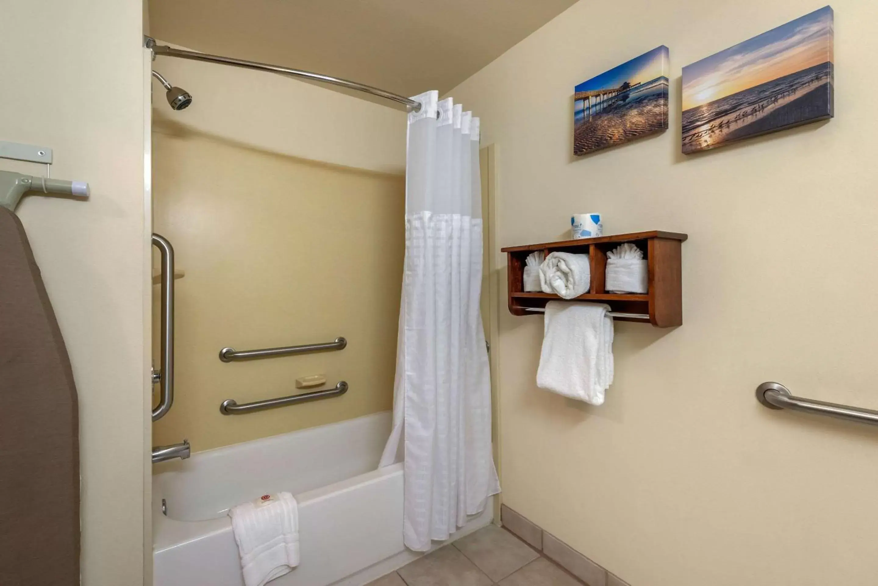 Bathroom in Comfort Inn & Suites Fort Myers Airport