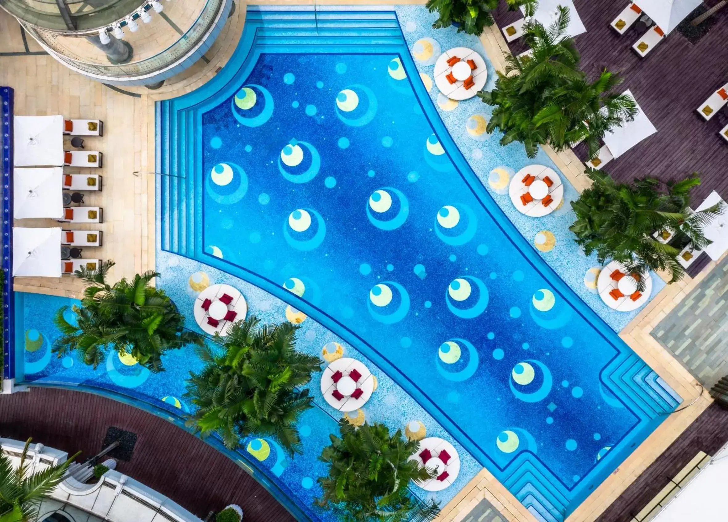 Swimming pool in Jumeirah Guangzhou - Complimentary Shuttle Bus to Canton Fair Complex during Canton Fair period