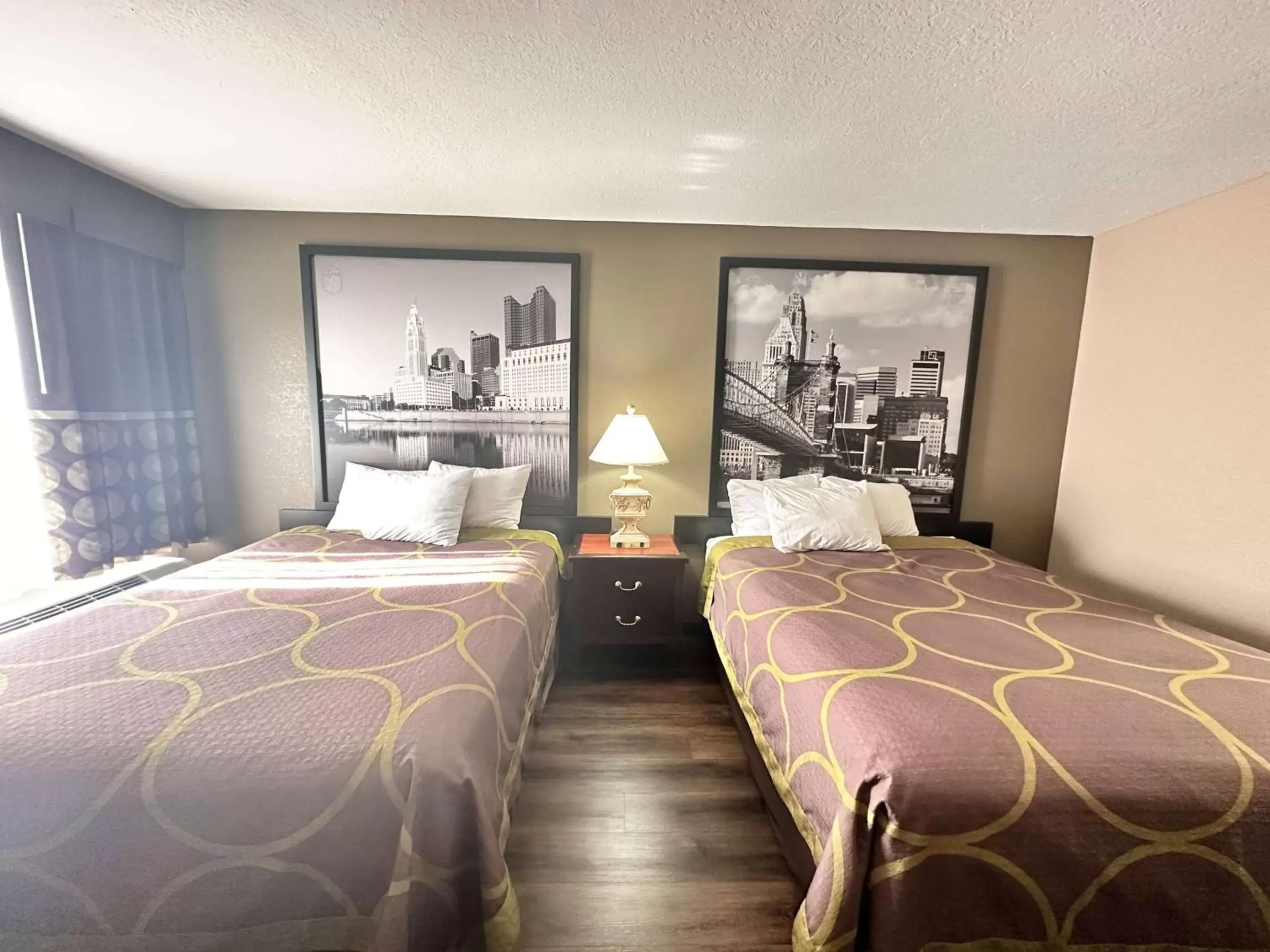 Photo of the whole room, Bed in Super 8 by Wyndham Harrison OH