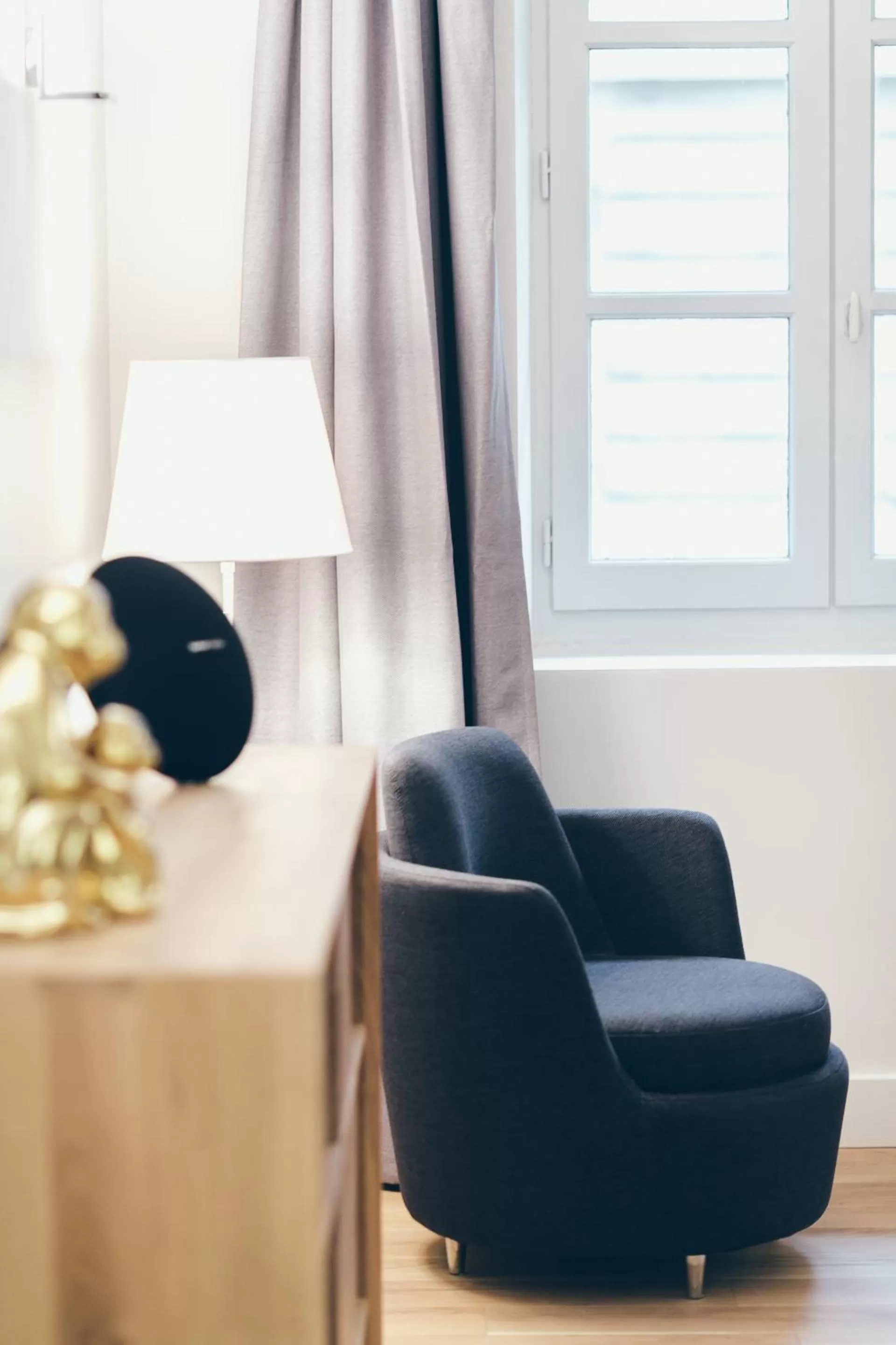 Seating area in T3 luxe hyper centre