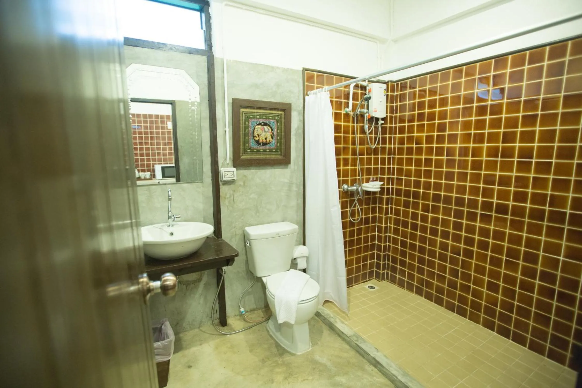 Shower in The Odyssey Chiang Mai