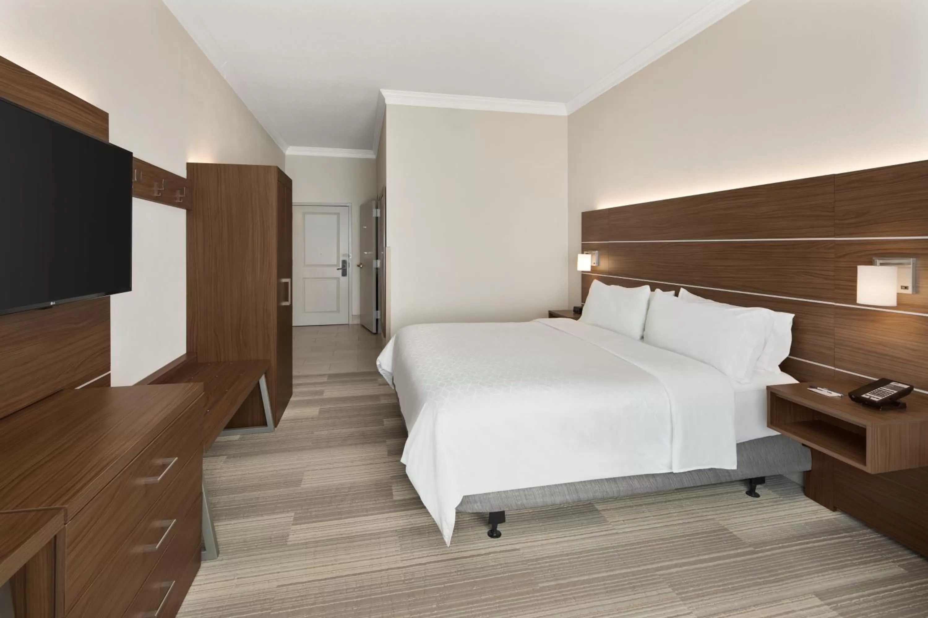 Photo of the whole room, Bed in Holiday Inn Express Hotel & Suites Byron by IHG