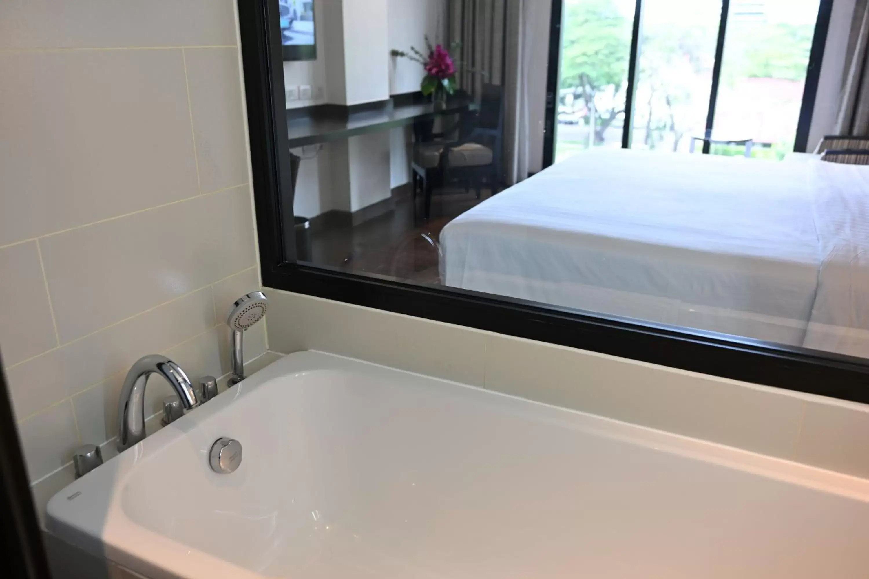 Bed, Bathroom in Mövenpick Hotel Sukhumvit 15 Bangkok