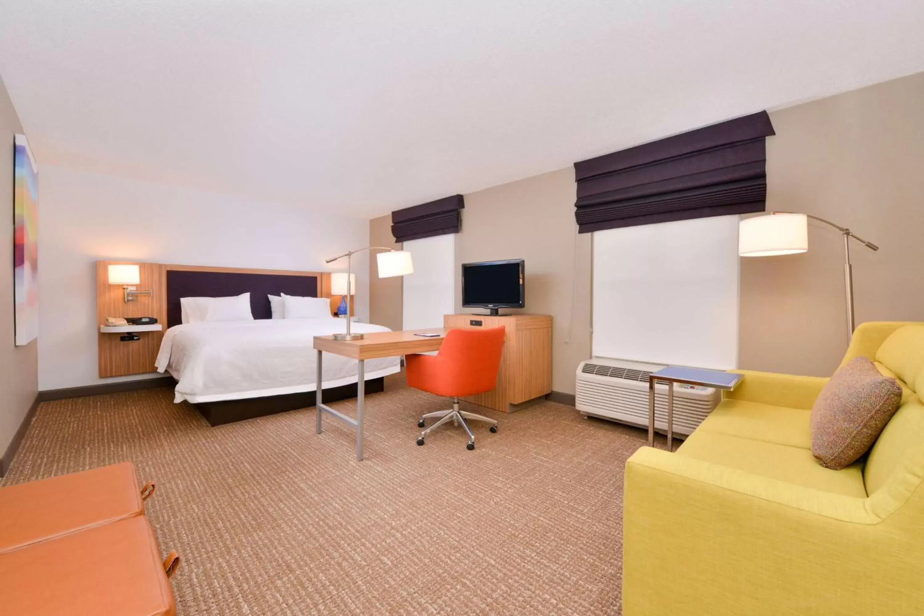 Bedroom, Bed in Hampton Inn & Suites by Hilton Plymouth
