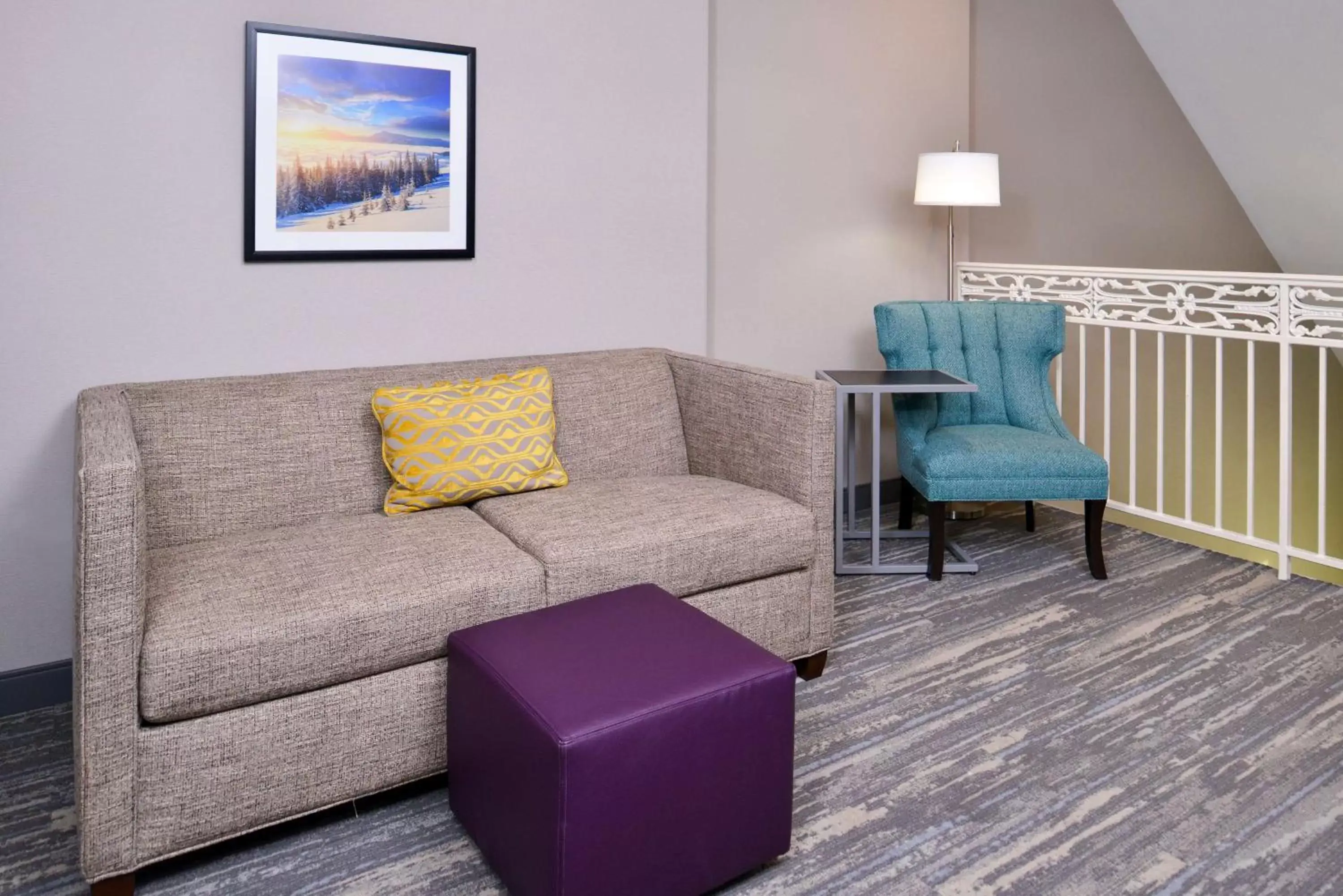 Living room, Seating Area in Hampton Inn & Suites Boise/Spectrum