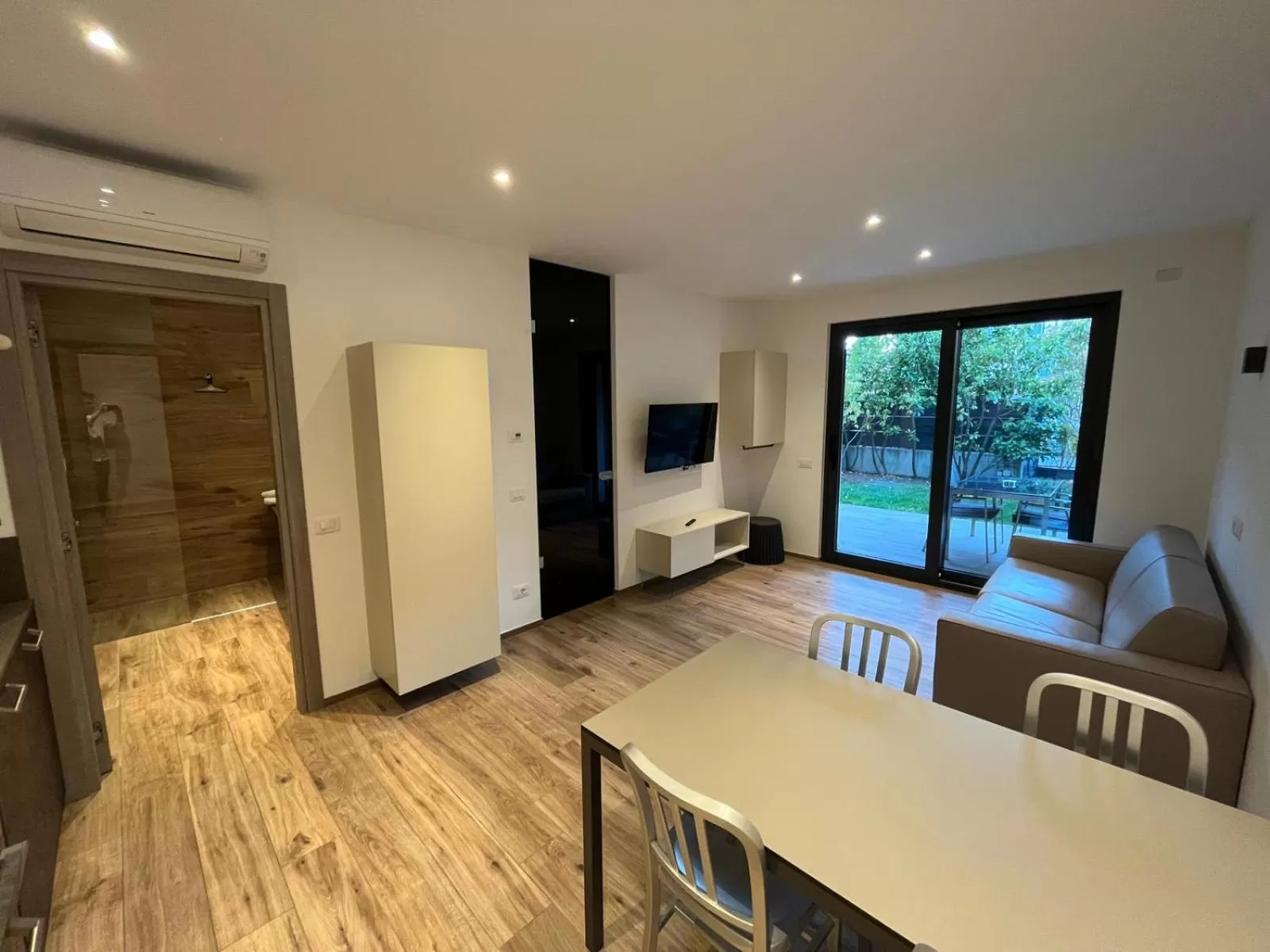 Living room in Riva Lake Lodge