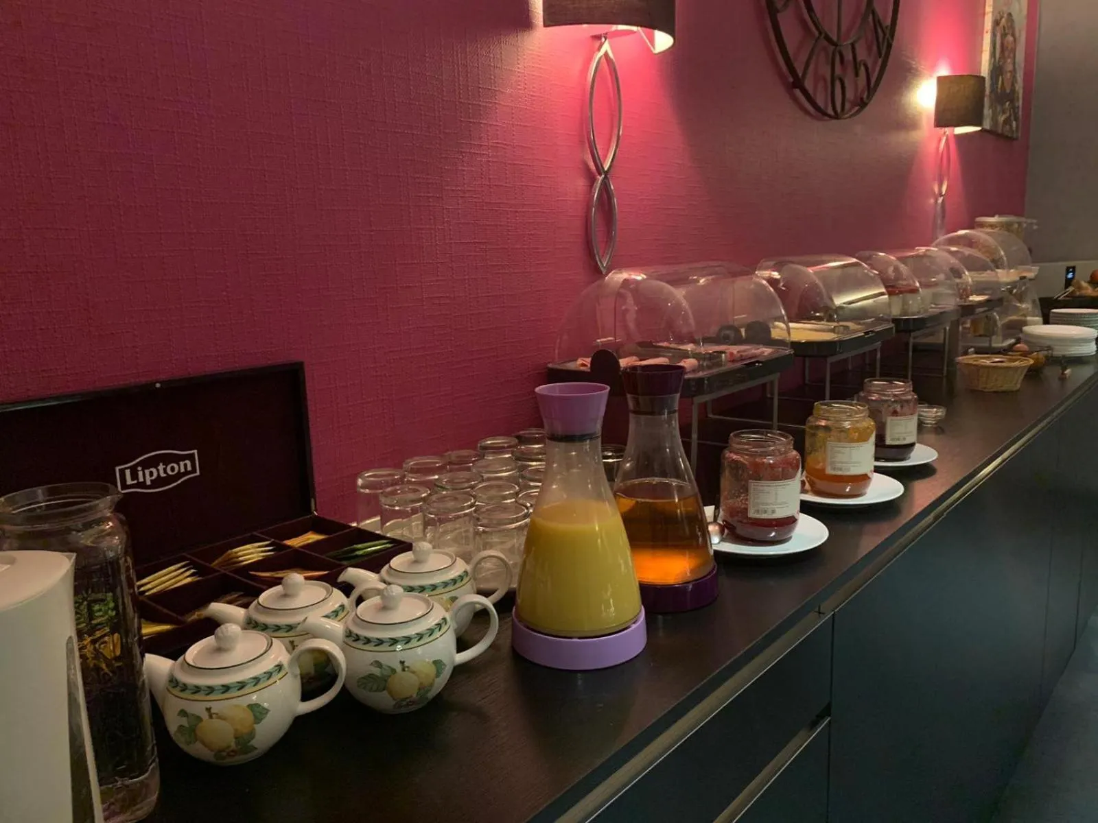 Breakfast in Hôtel Le Rohan Charme et Caractère